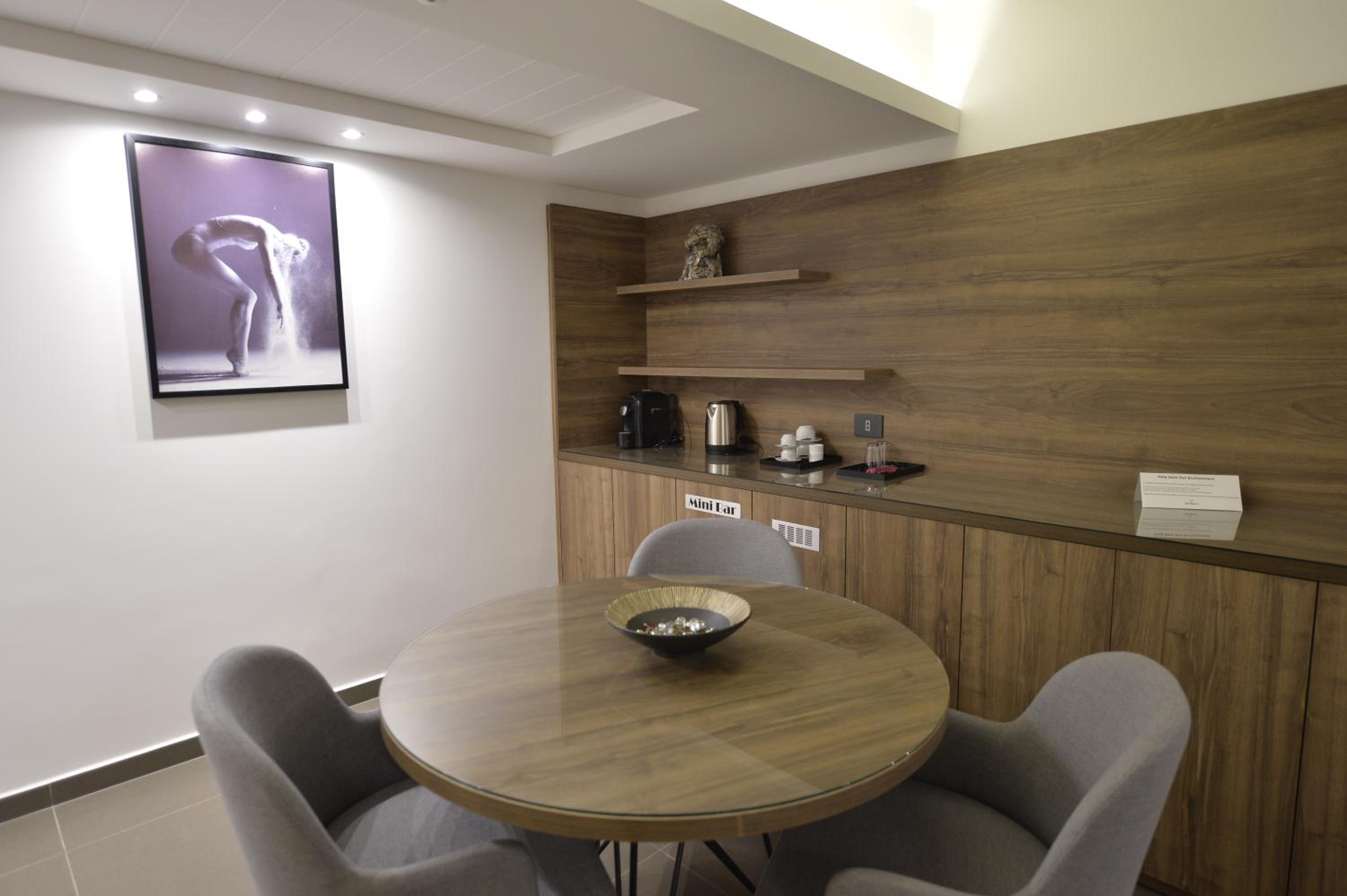 Superior Suite - Photo 7