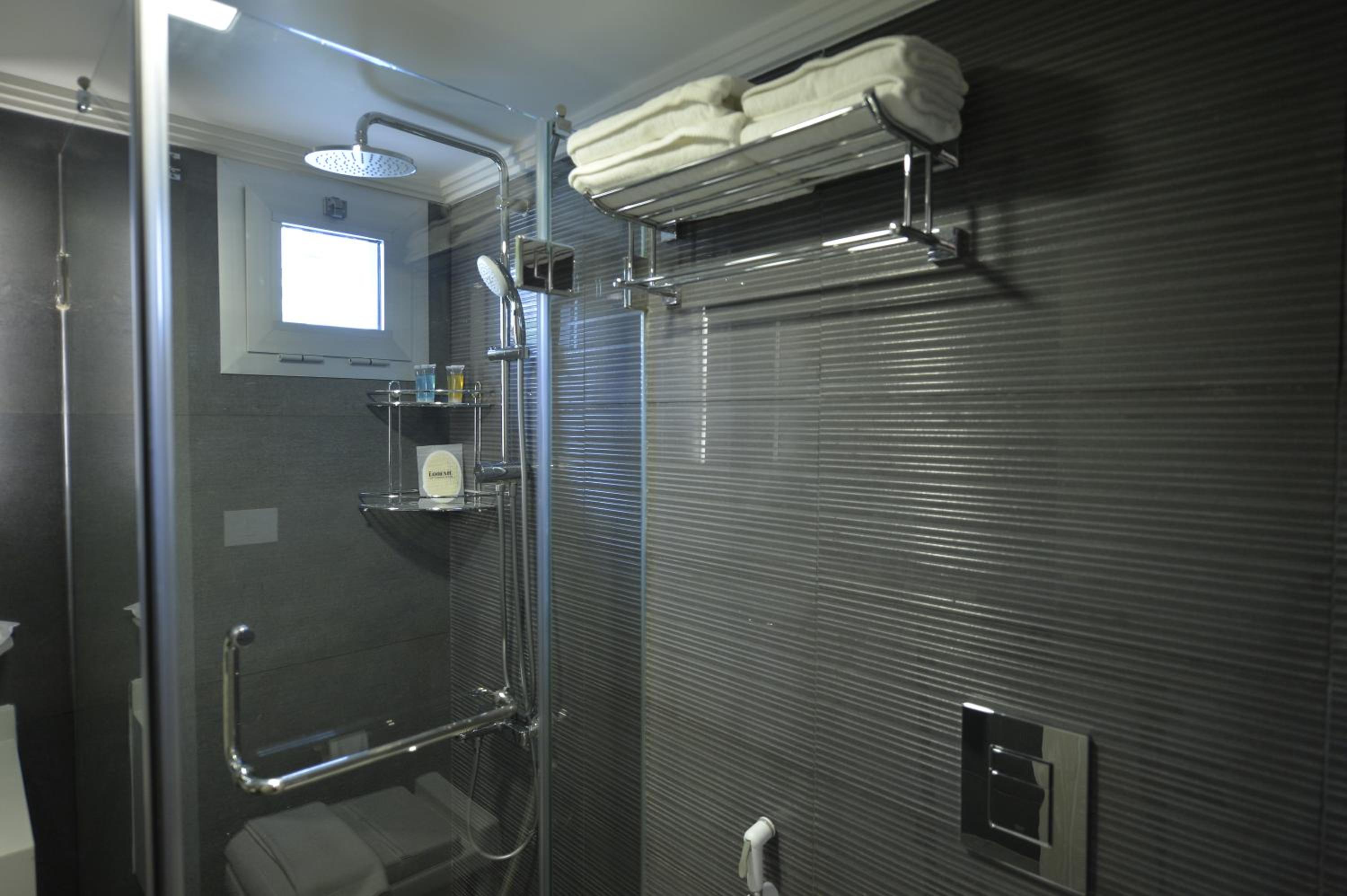 Executive Suite - Photo 11