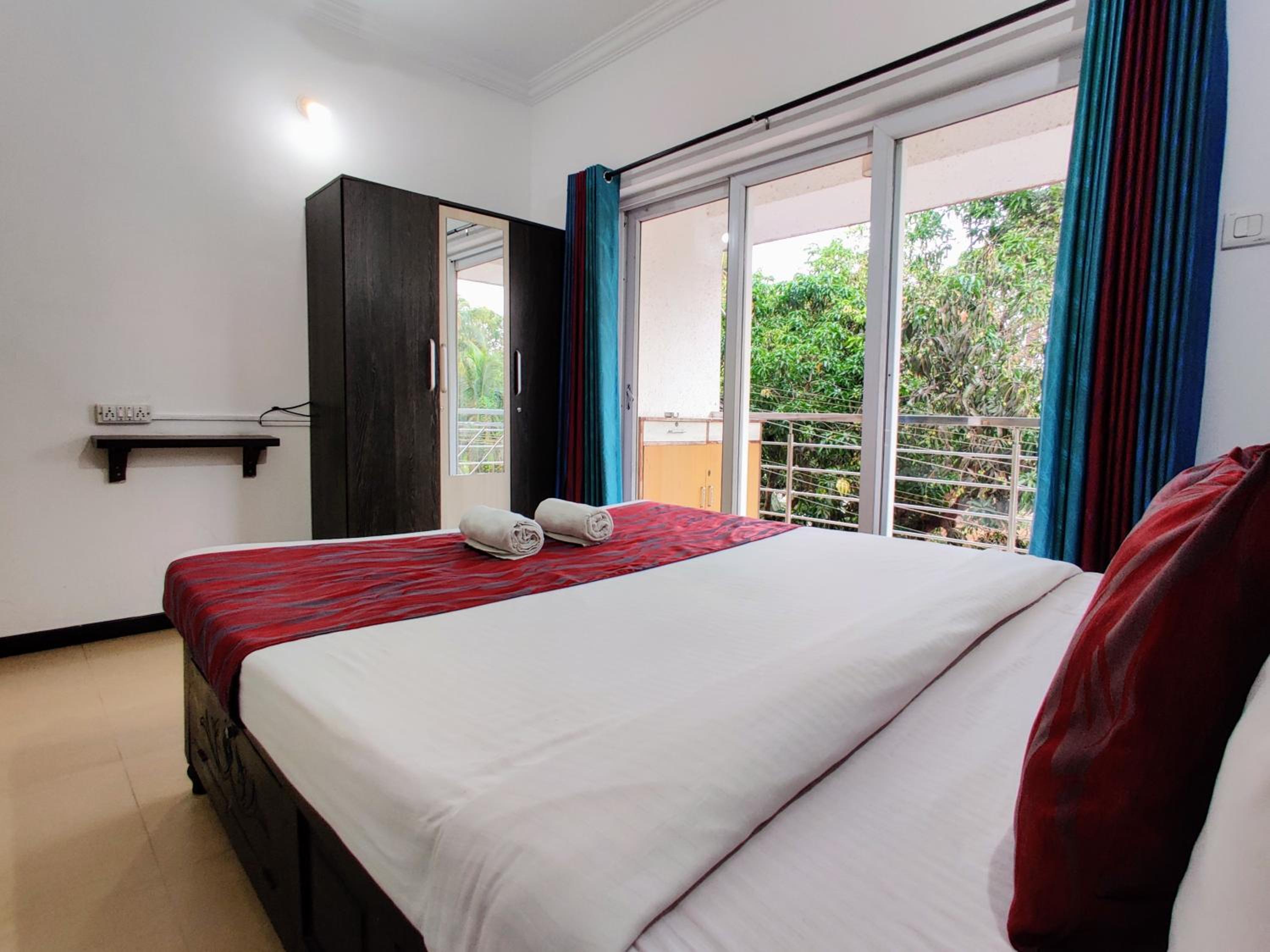 Two-Bedroom Apartment with Pool View photo 2