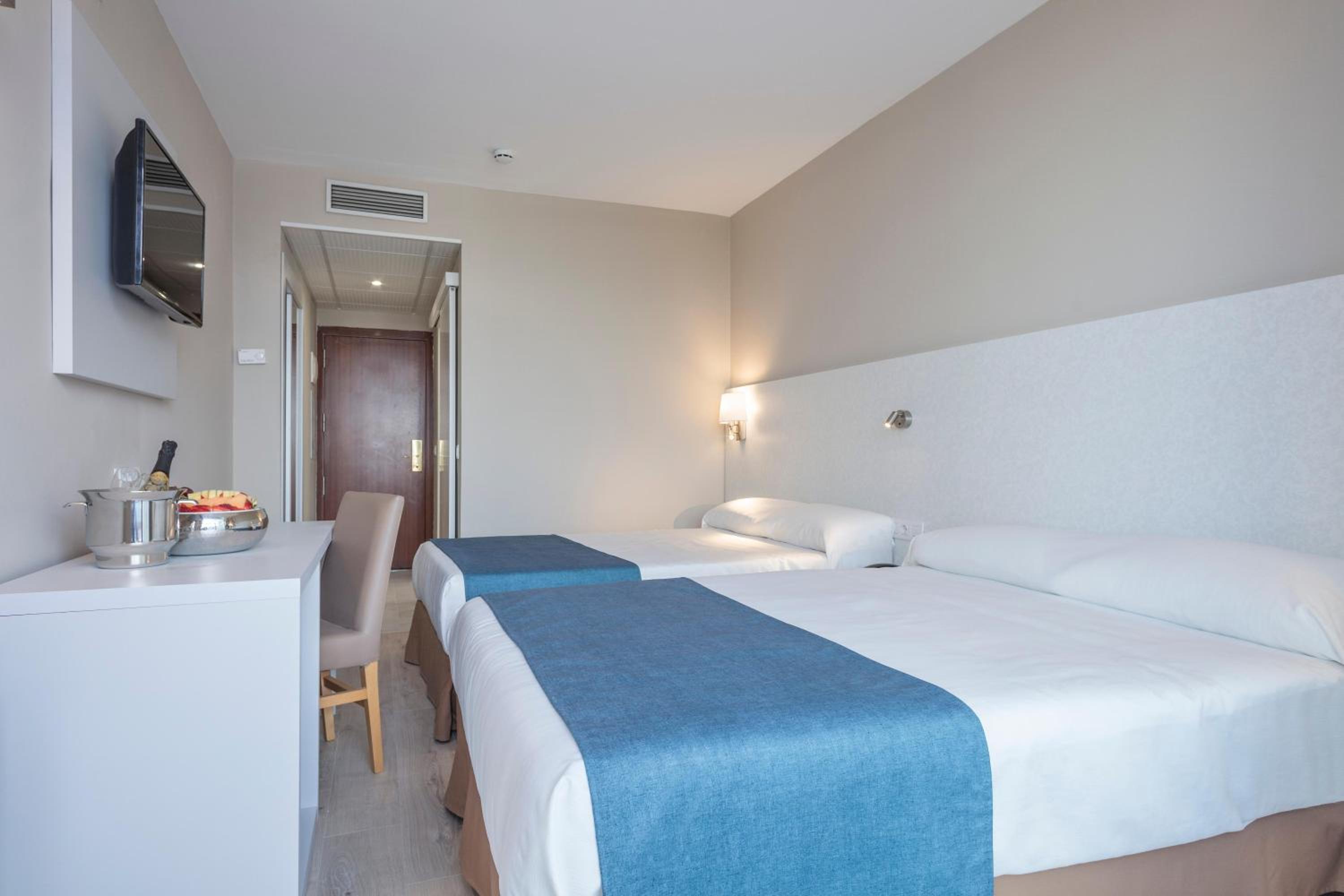 Double Room (3 Adults) photo 3