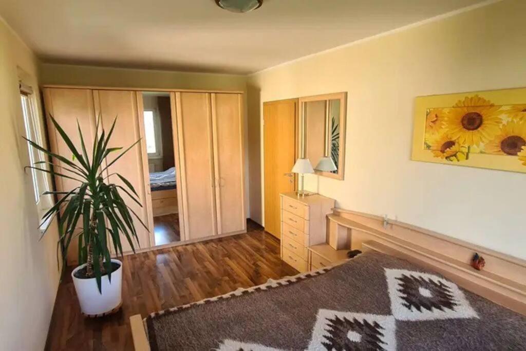 Four-Bedroom House photo 1
