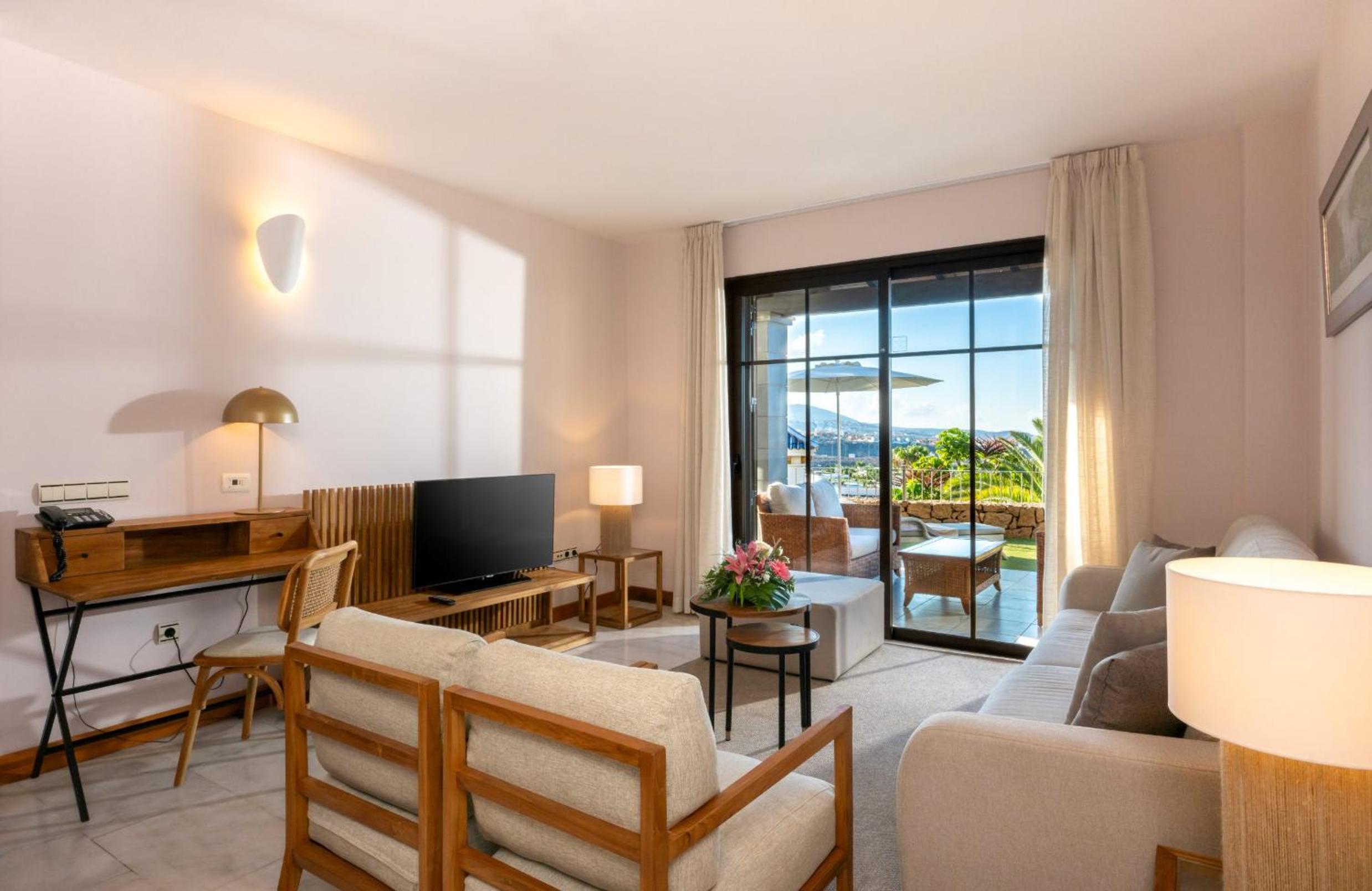 Two-Bedroom Villa with exterior Spa Bath (3 Adults + 1 Child)