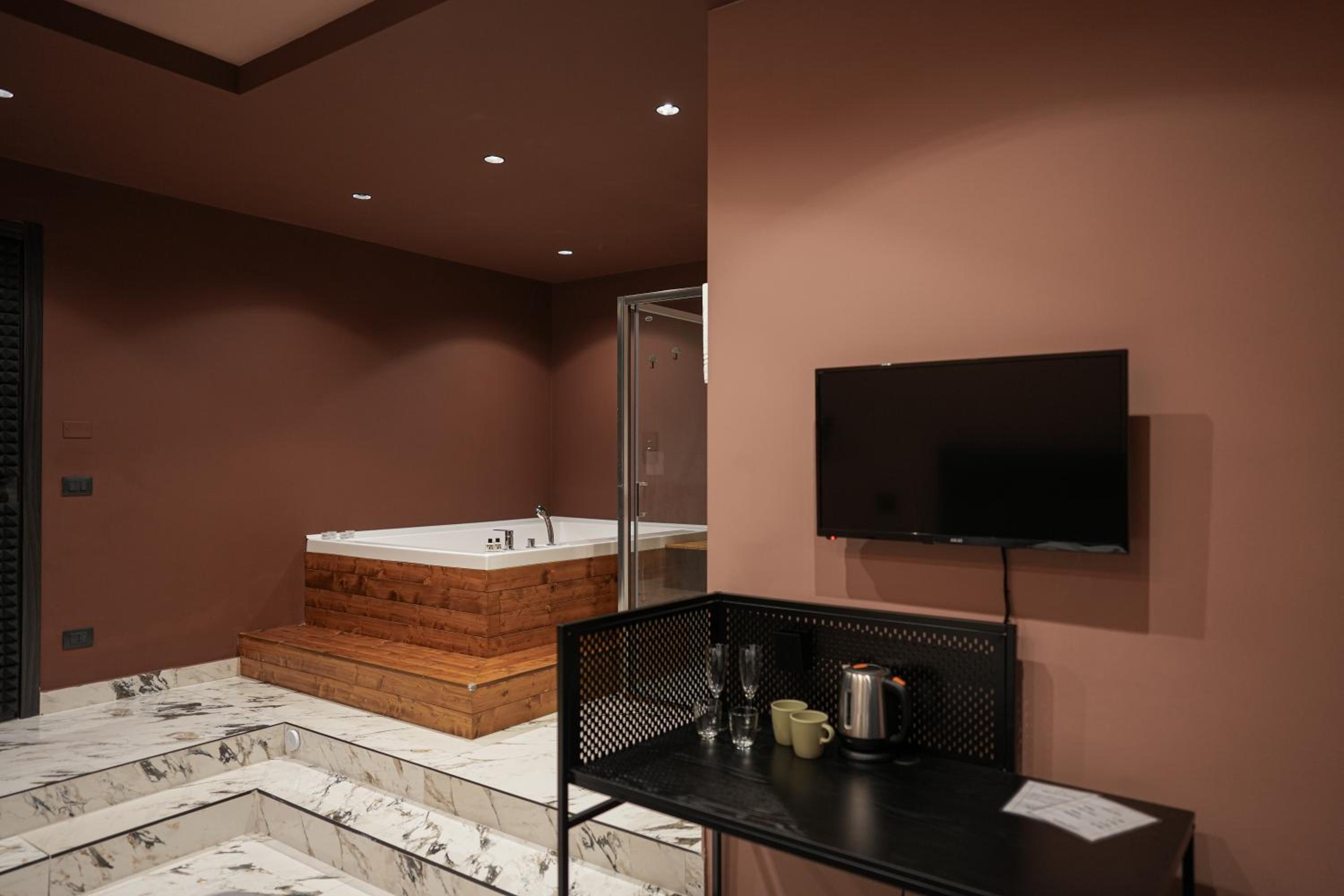 Deluxe Double Room - Photo 12