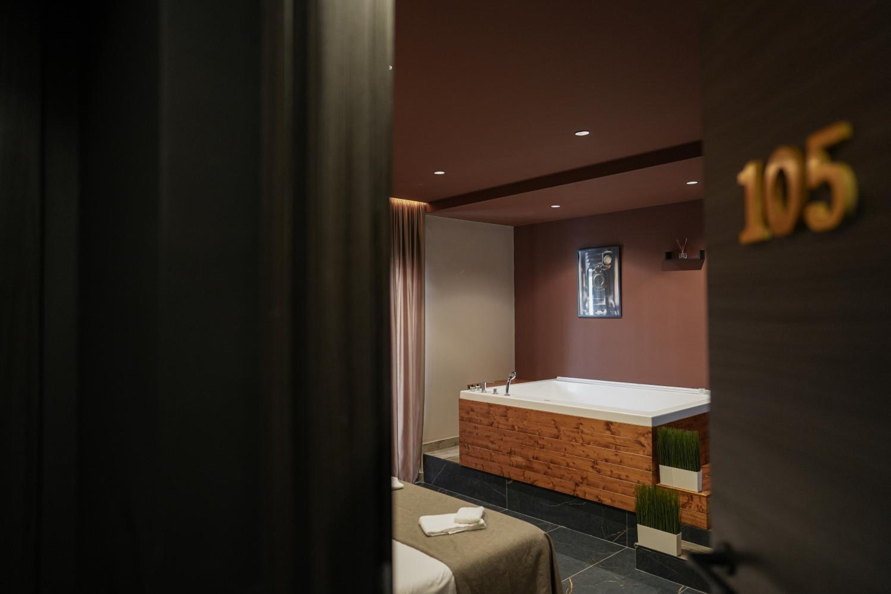 Deluxe Double Room - Photo 7