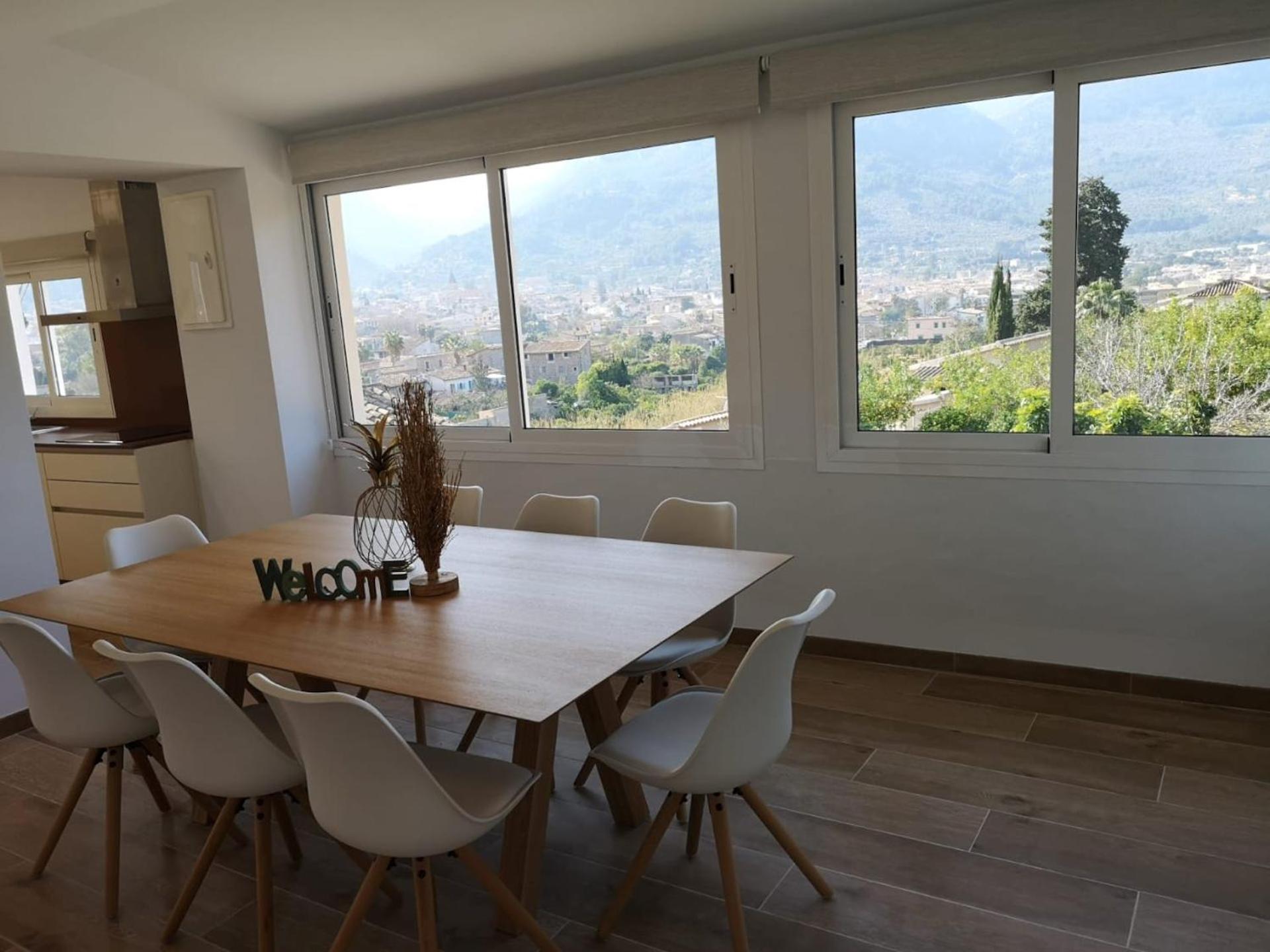 Three-Bedroom Apartment with Mountain View photo 2