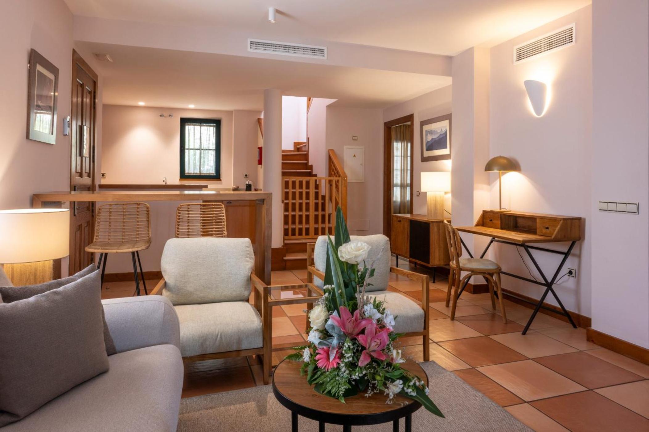 Three-Bedroom Villa (4 Adults + 2 Children)