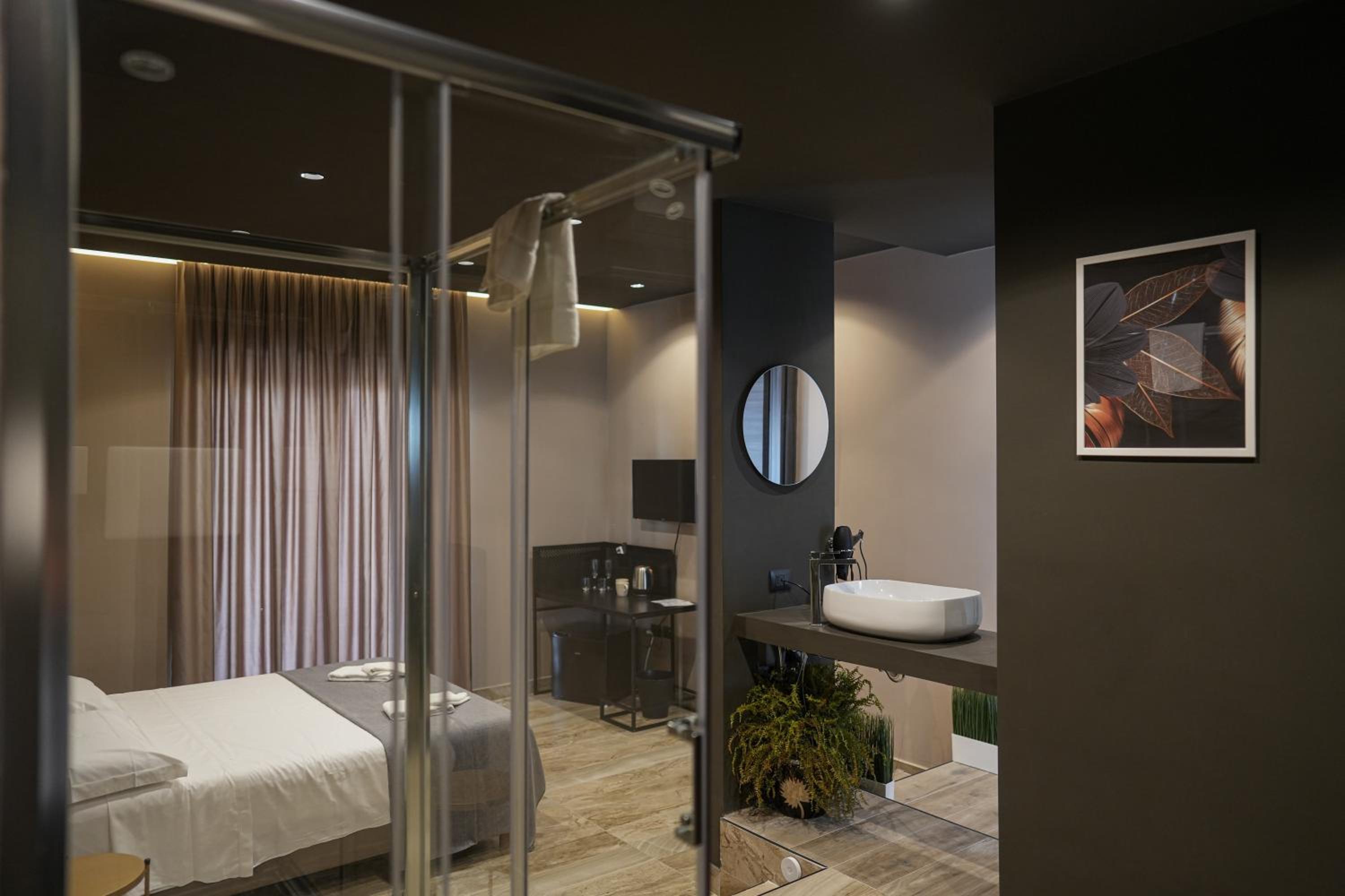 Standard Double Room - Photo 1