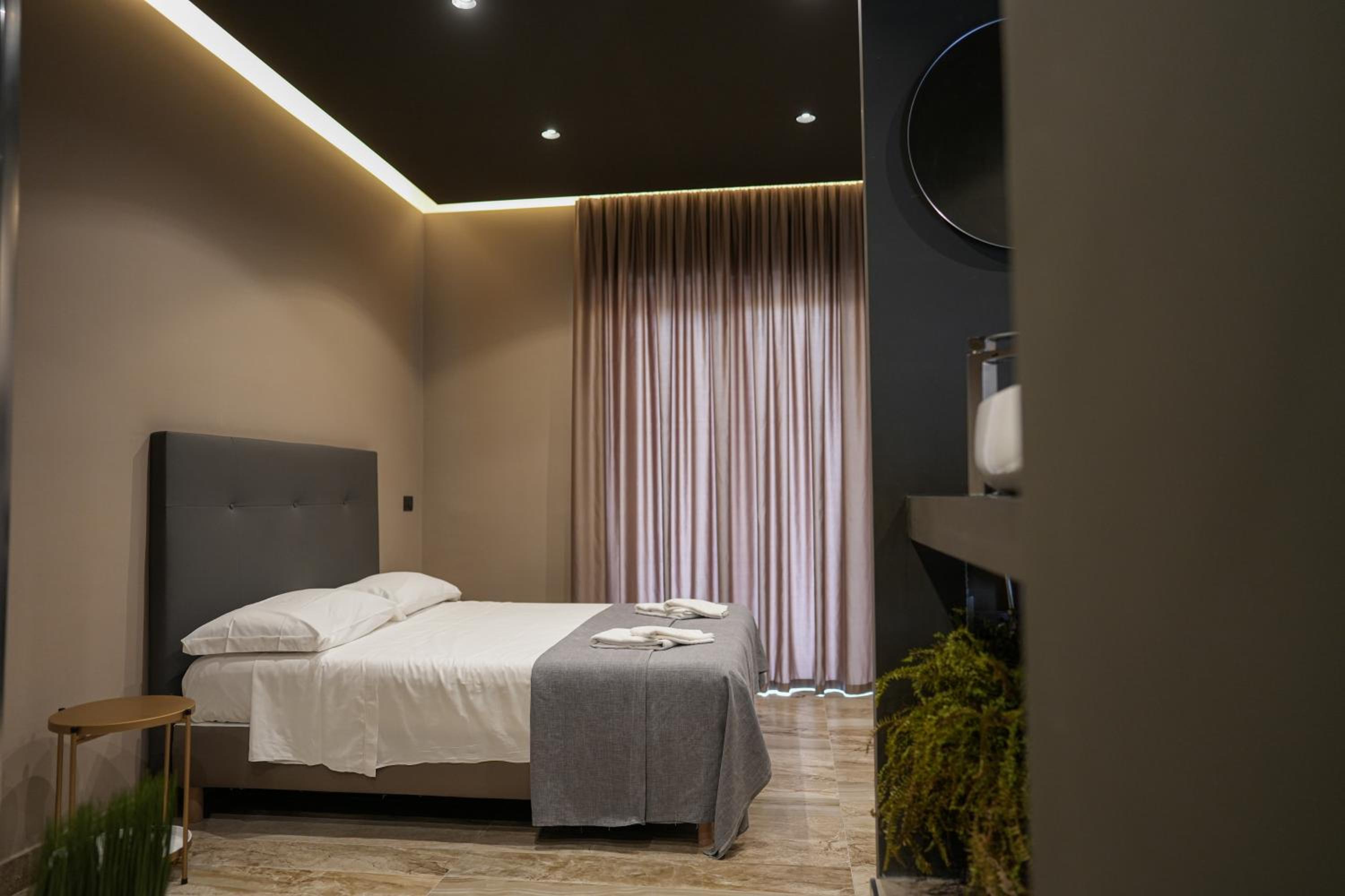 Standard Double Room - Photo 2