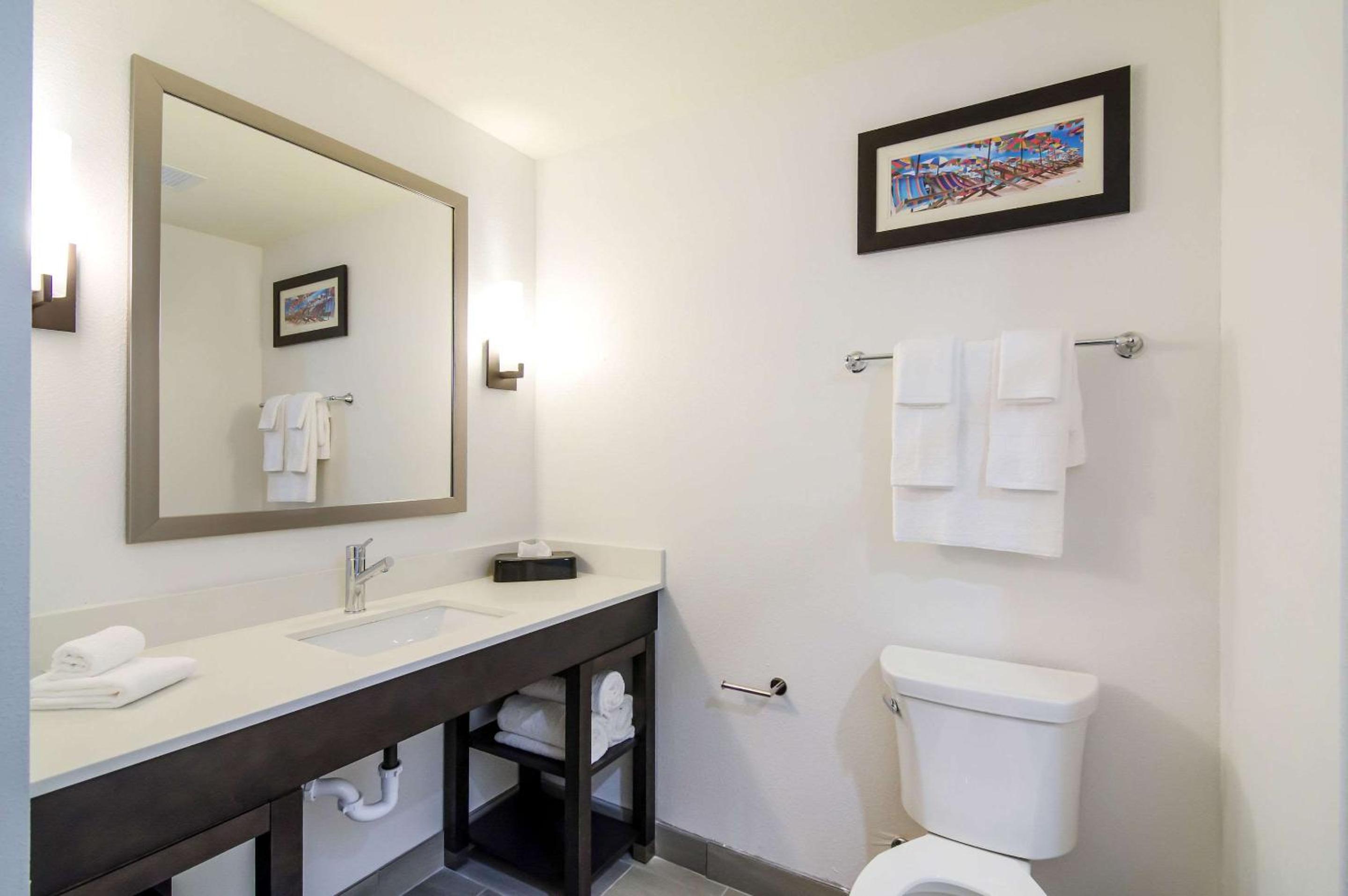 Queen Suite with Two Queen Beds and Balcony - Non Smoking/Pet Friendly