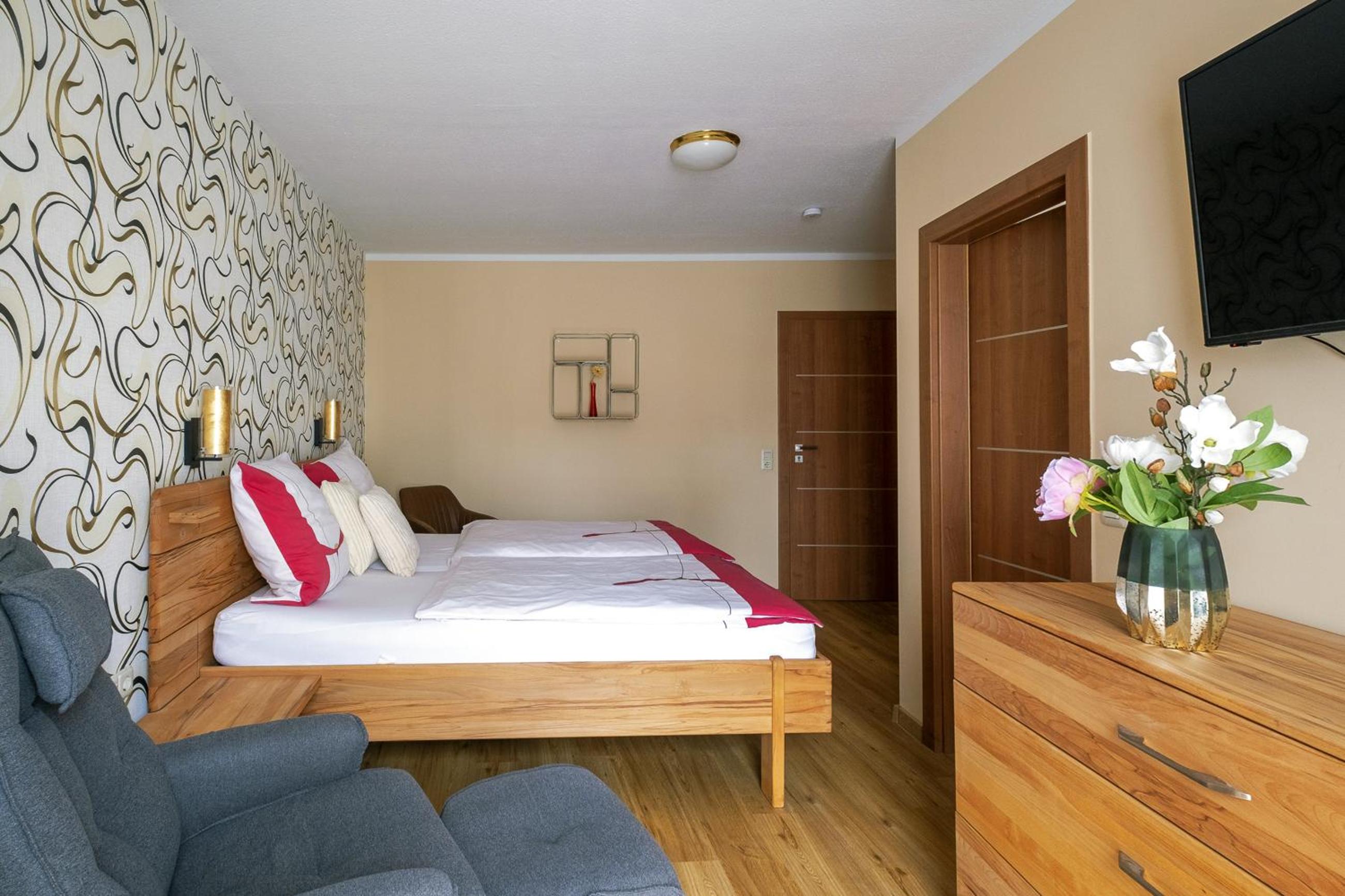 Double Room with Private Bathroom - Photo 3