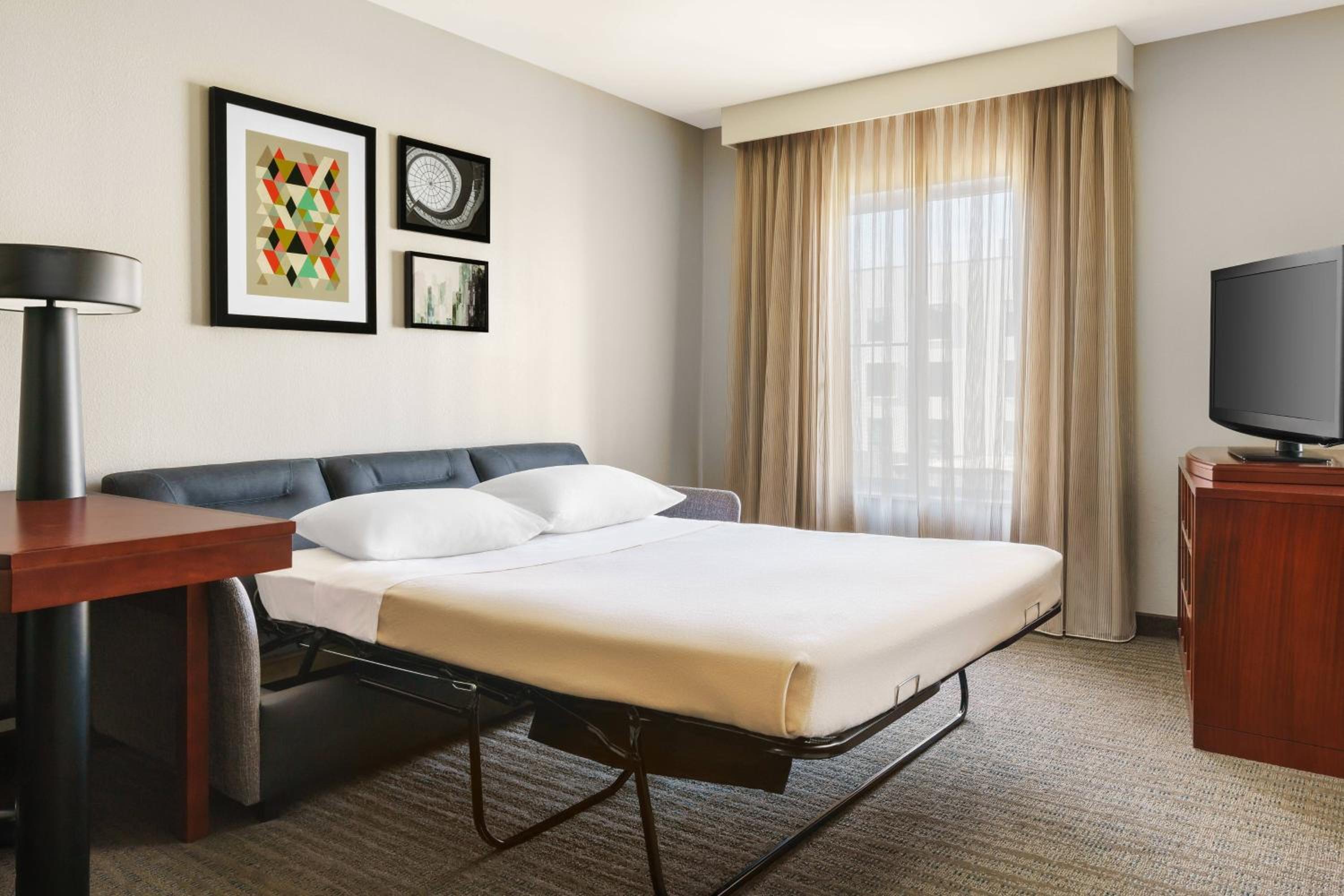 King Studio with Sofa Bed - Photo 3