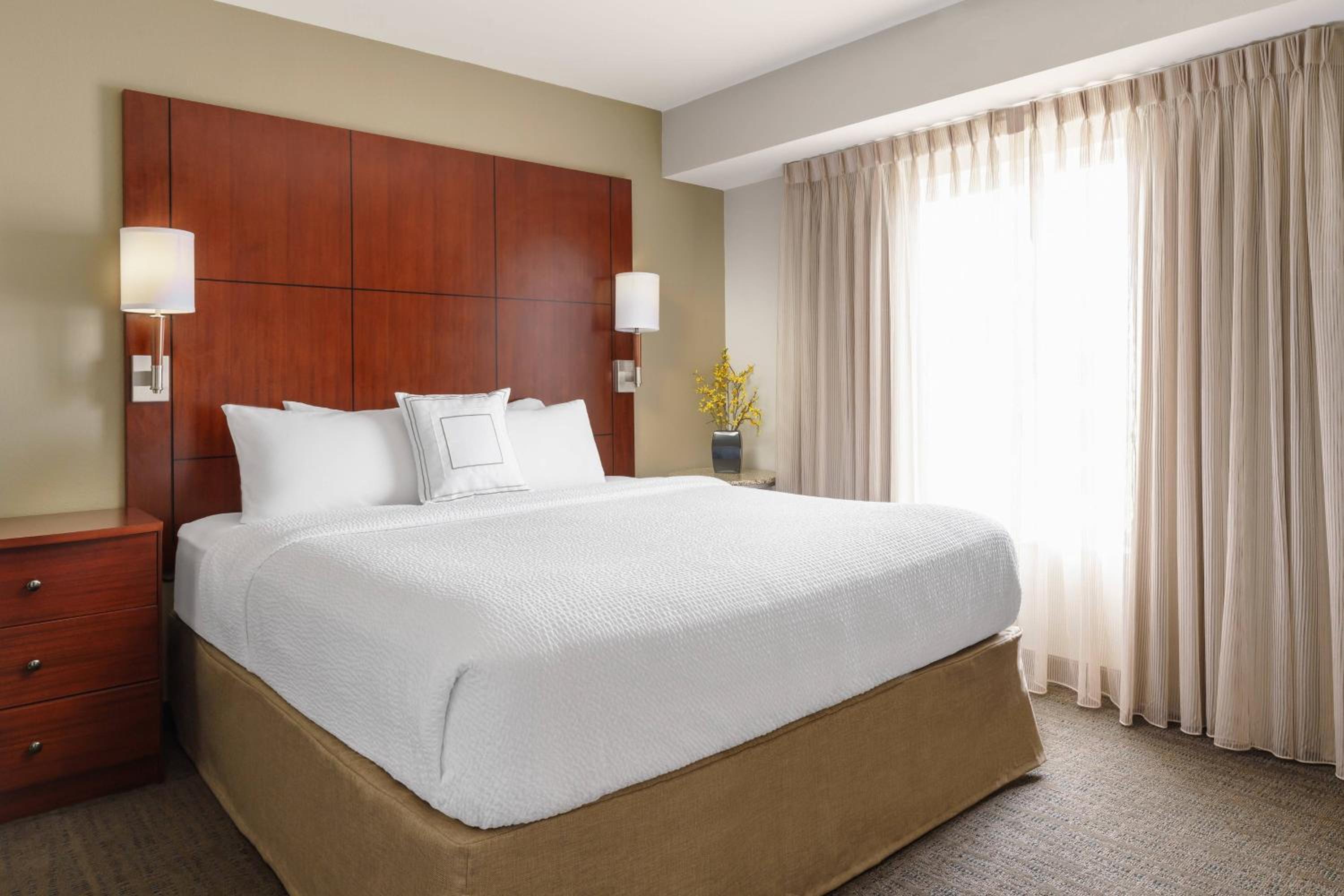 One-Bedroom King Suite with Sofa Bed - Photo 5