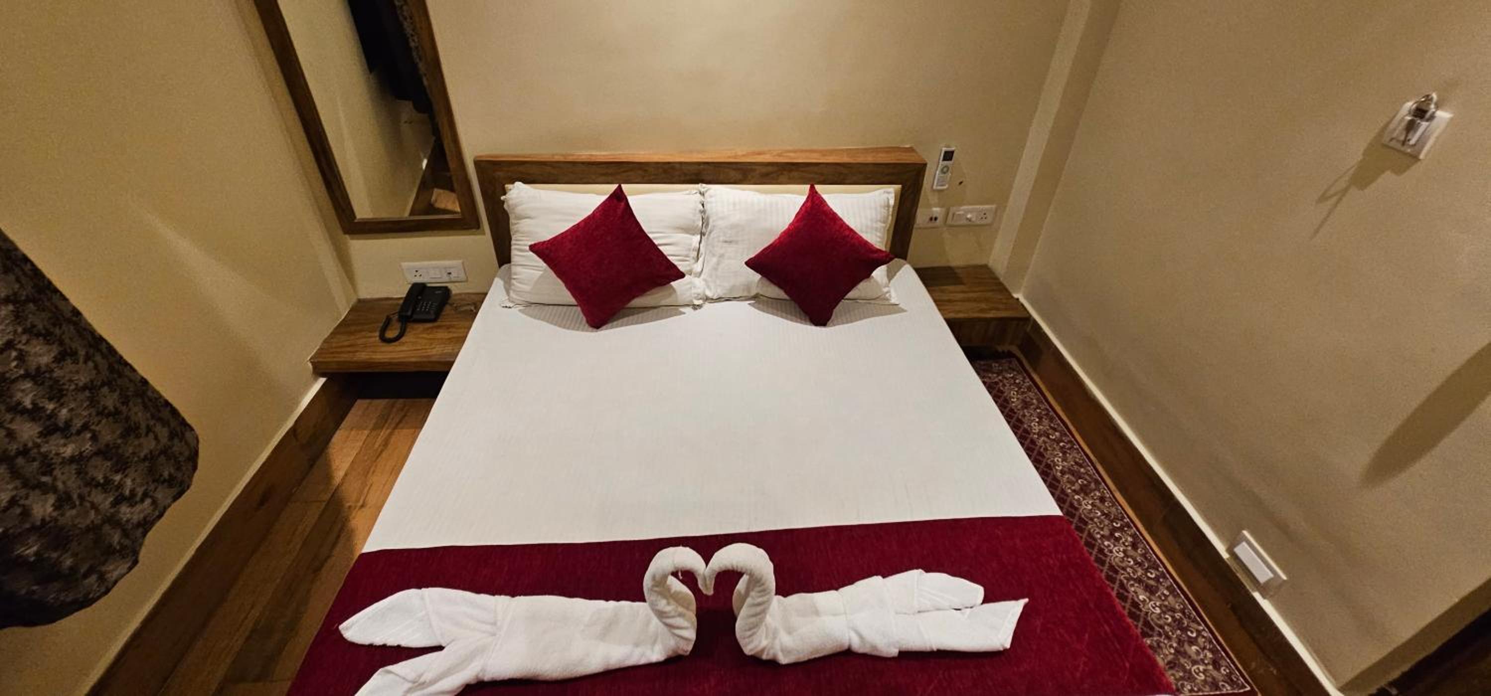 Deluxe Room - Photo 9