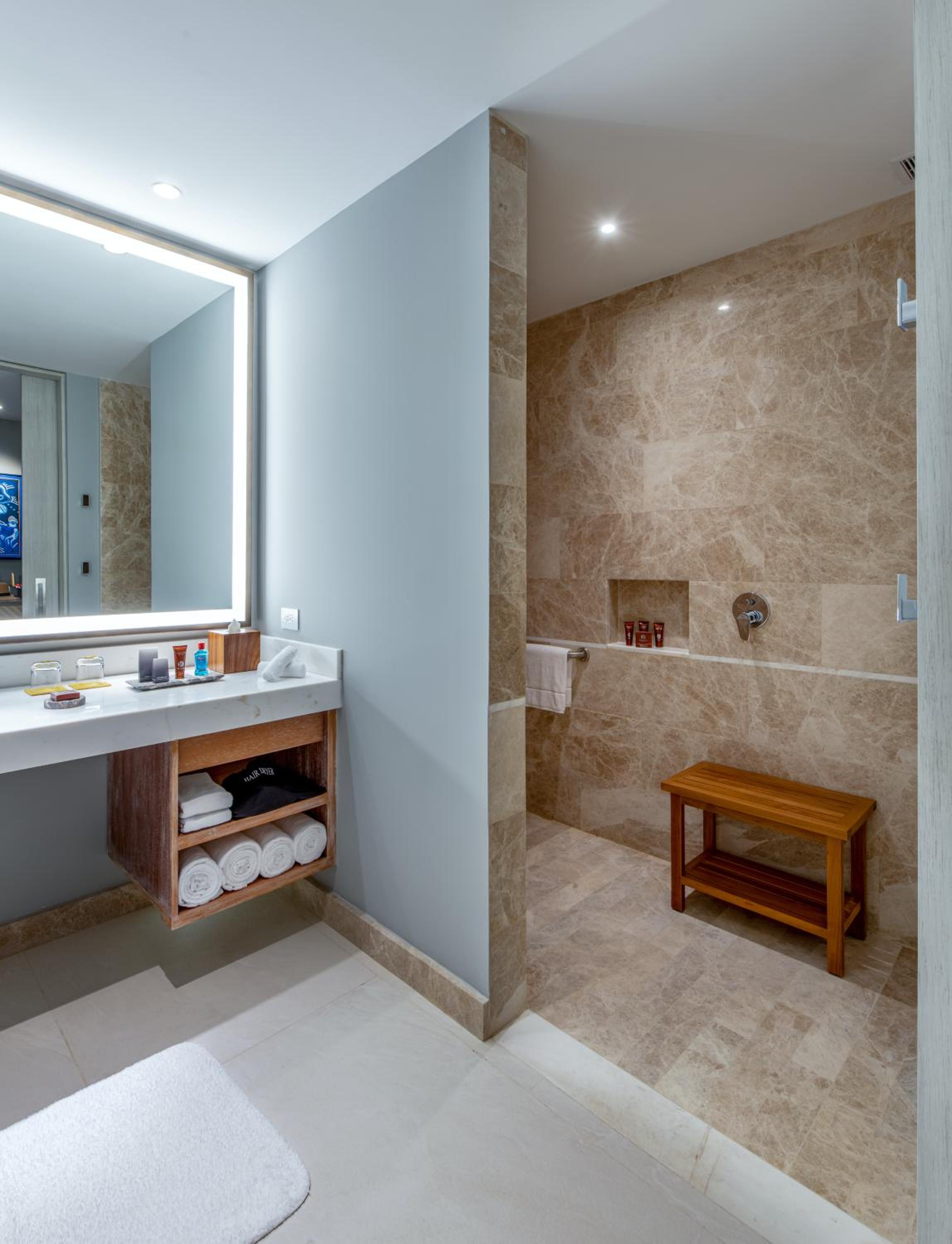 King Room with Roll-In Shower - Disability Access - Photo 2