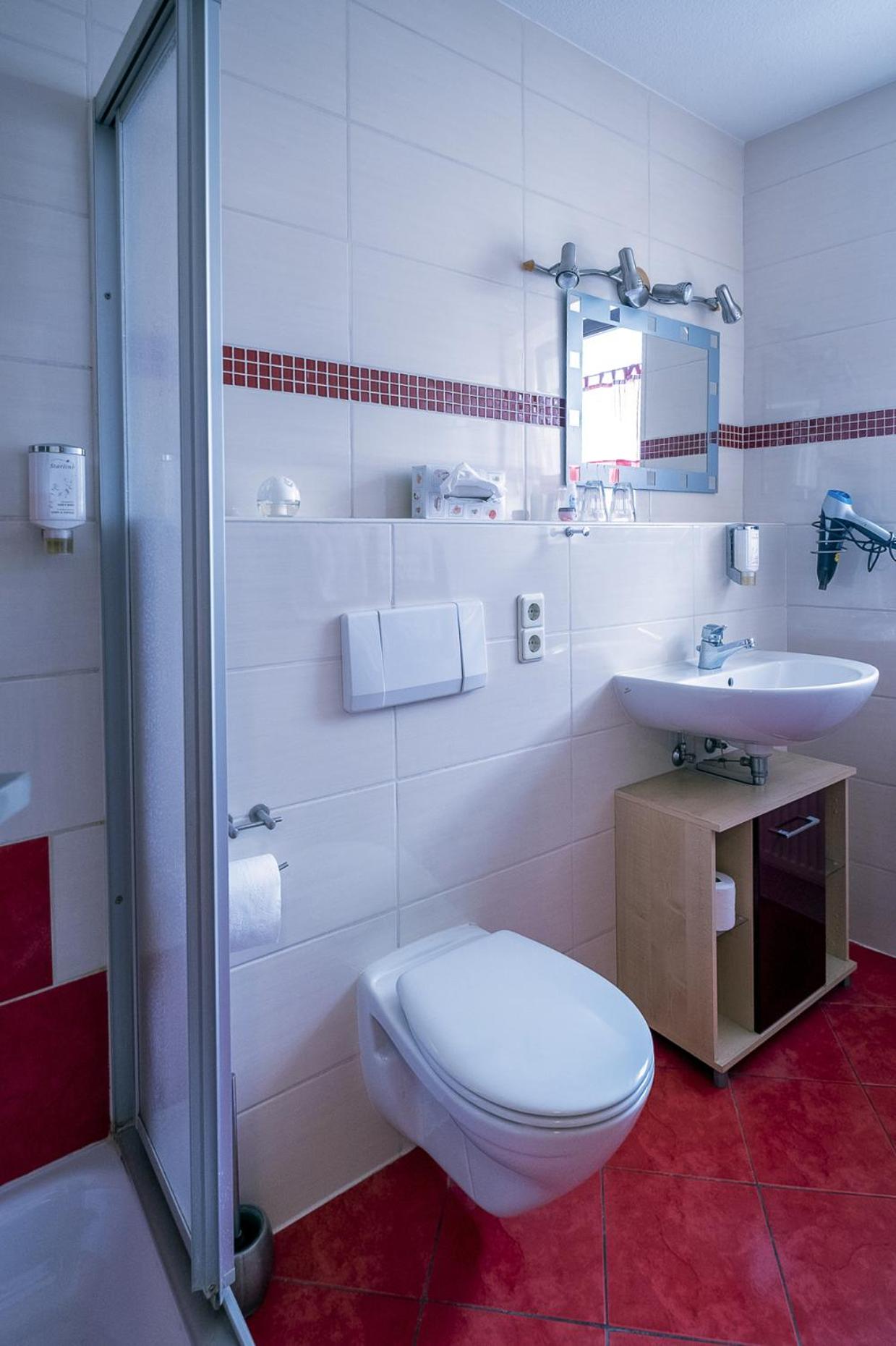 Single Room with Bathroom photo 3