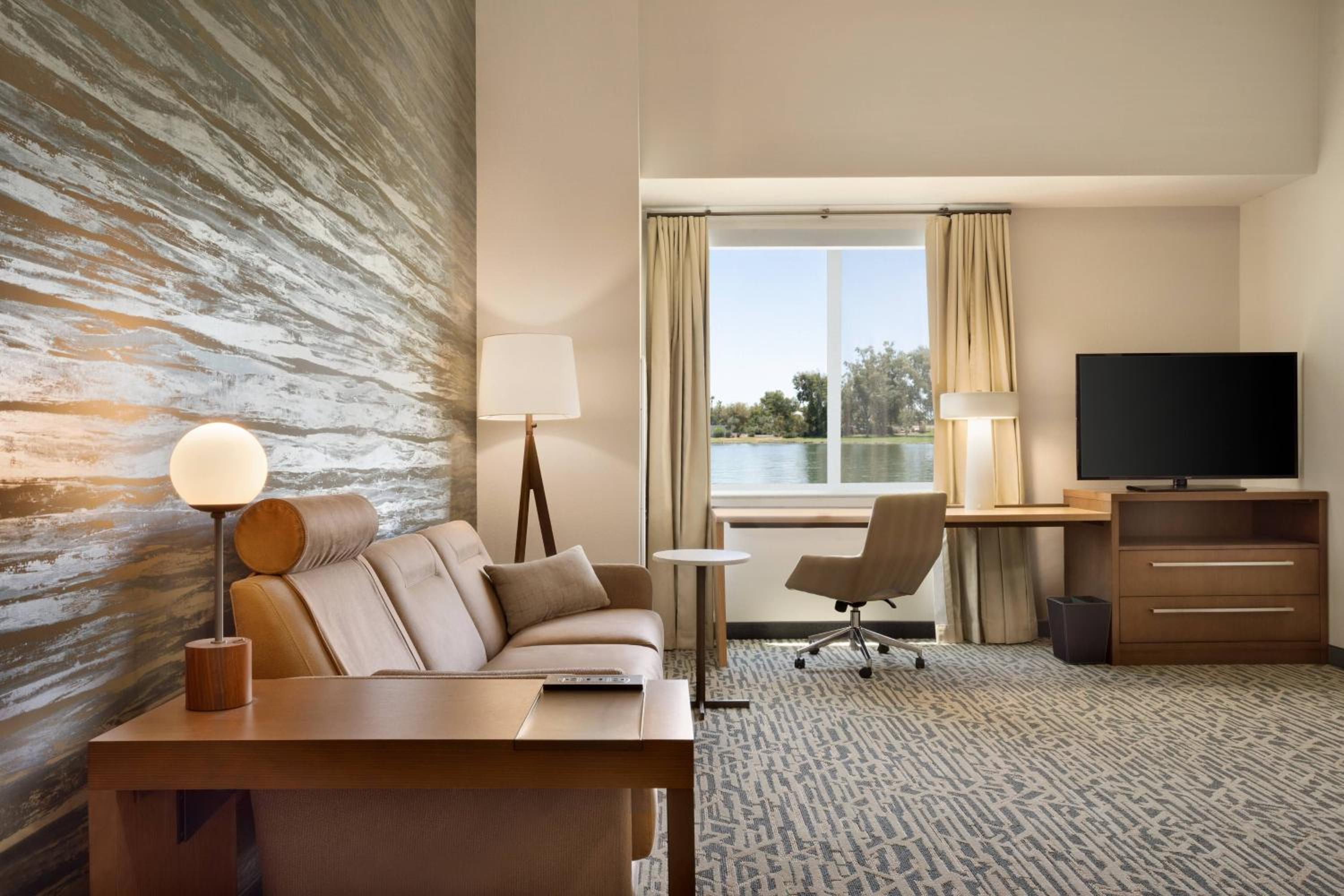 King Suite with Sofa Bed and View photo 1