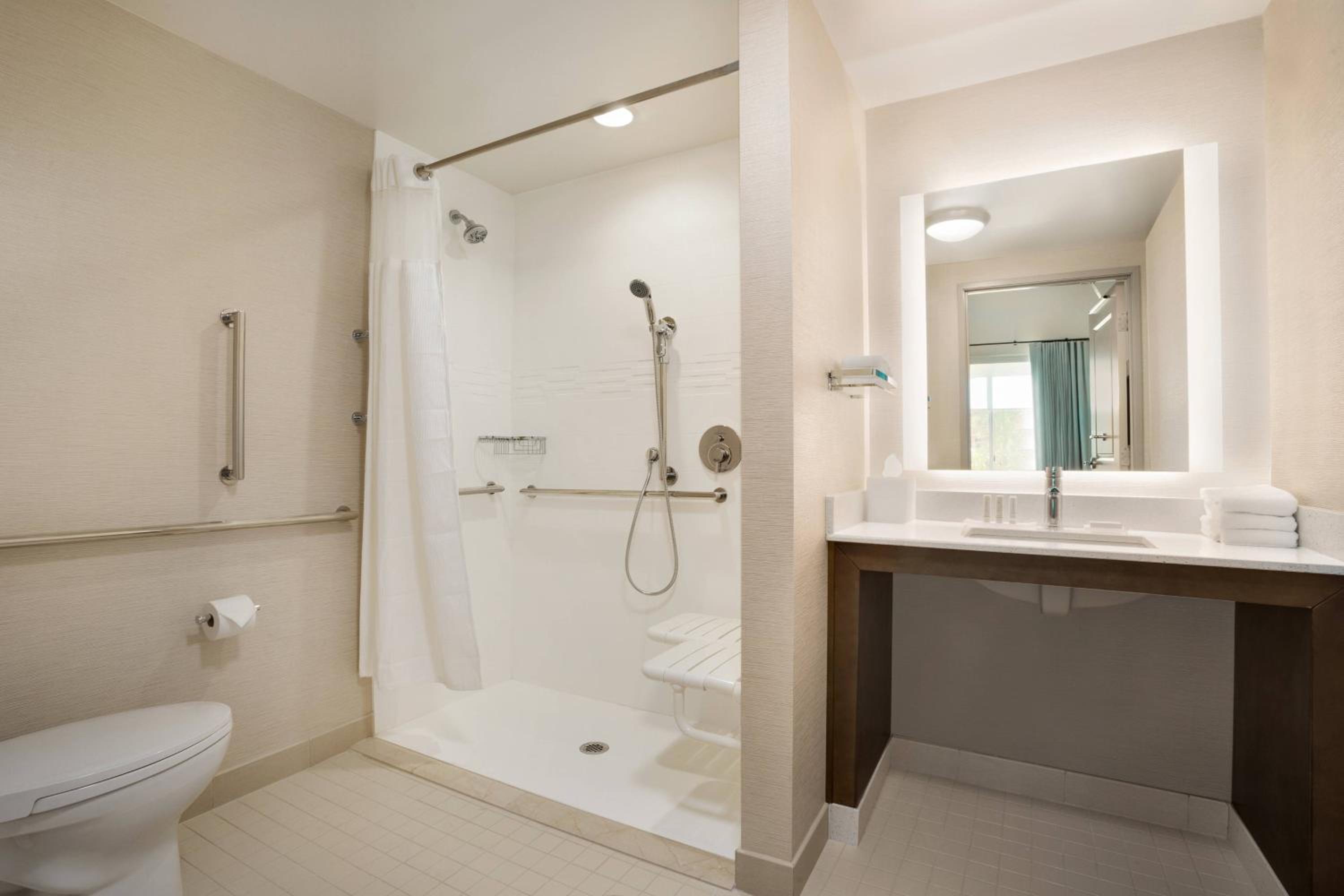King Suite with Sofa Bed and View photo 2