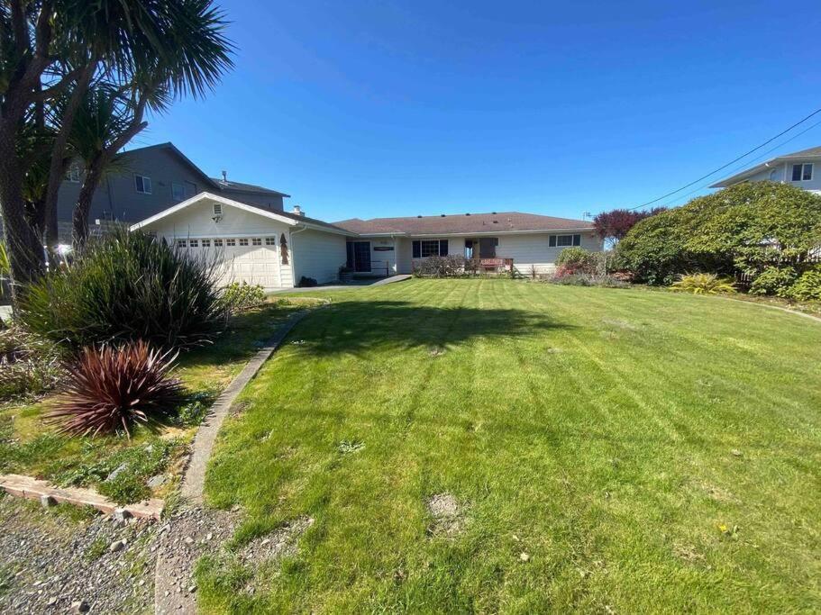 Three-Bedroom House photo 2