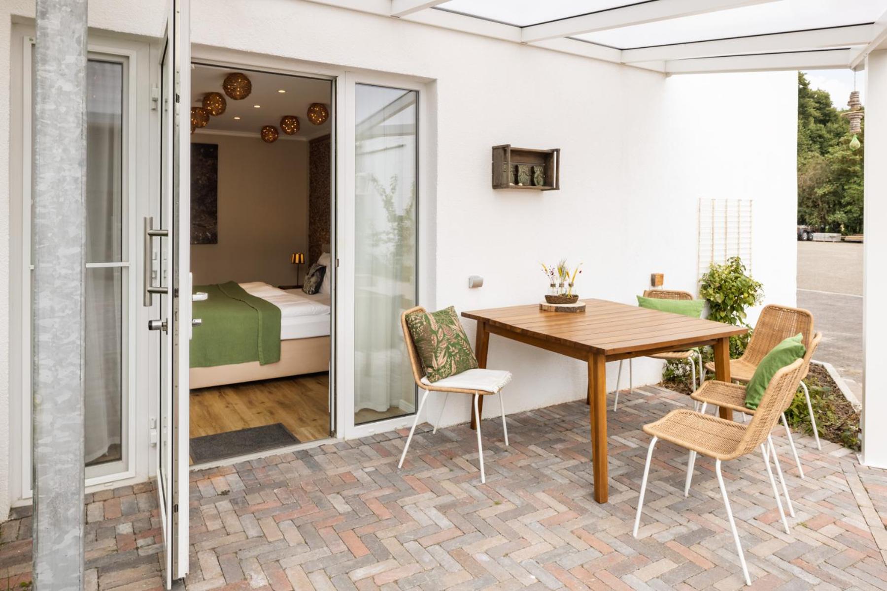 Family Room with Terrace photo 3