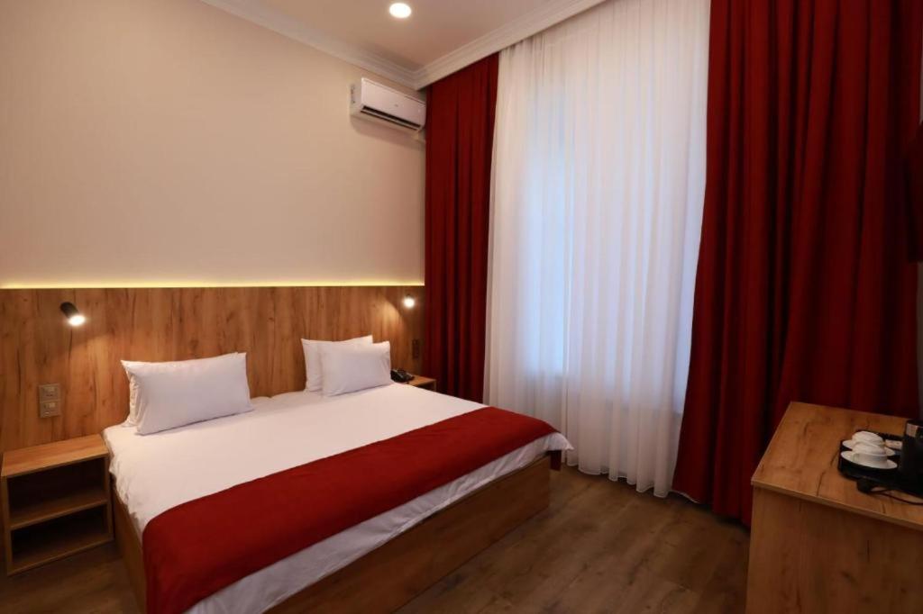 Deluxe Double Or Twin Room With City View photo 3