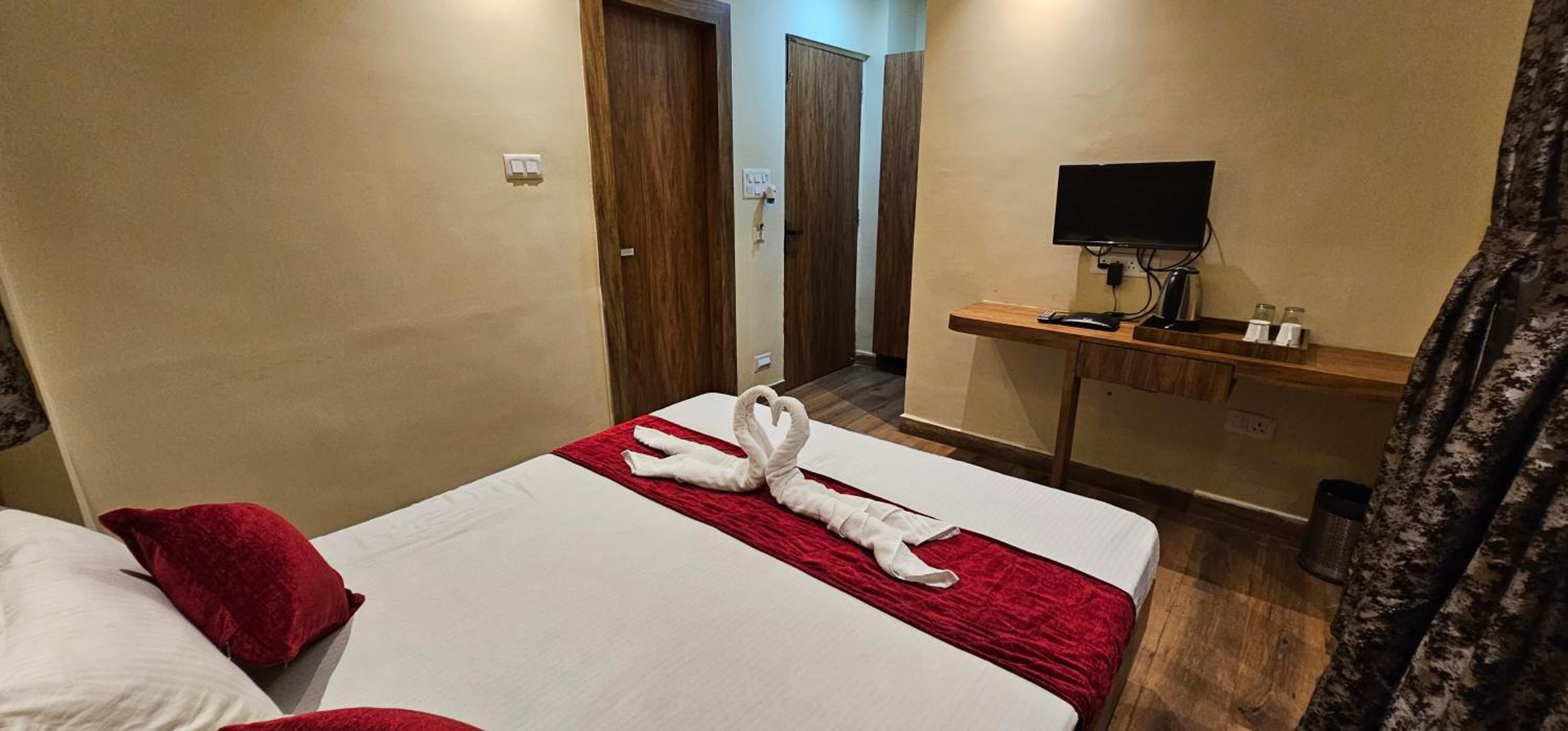 Deluxe Double Room with Balcony photo 3