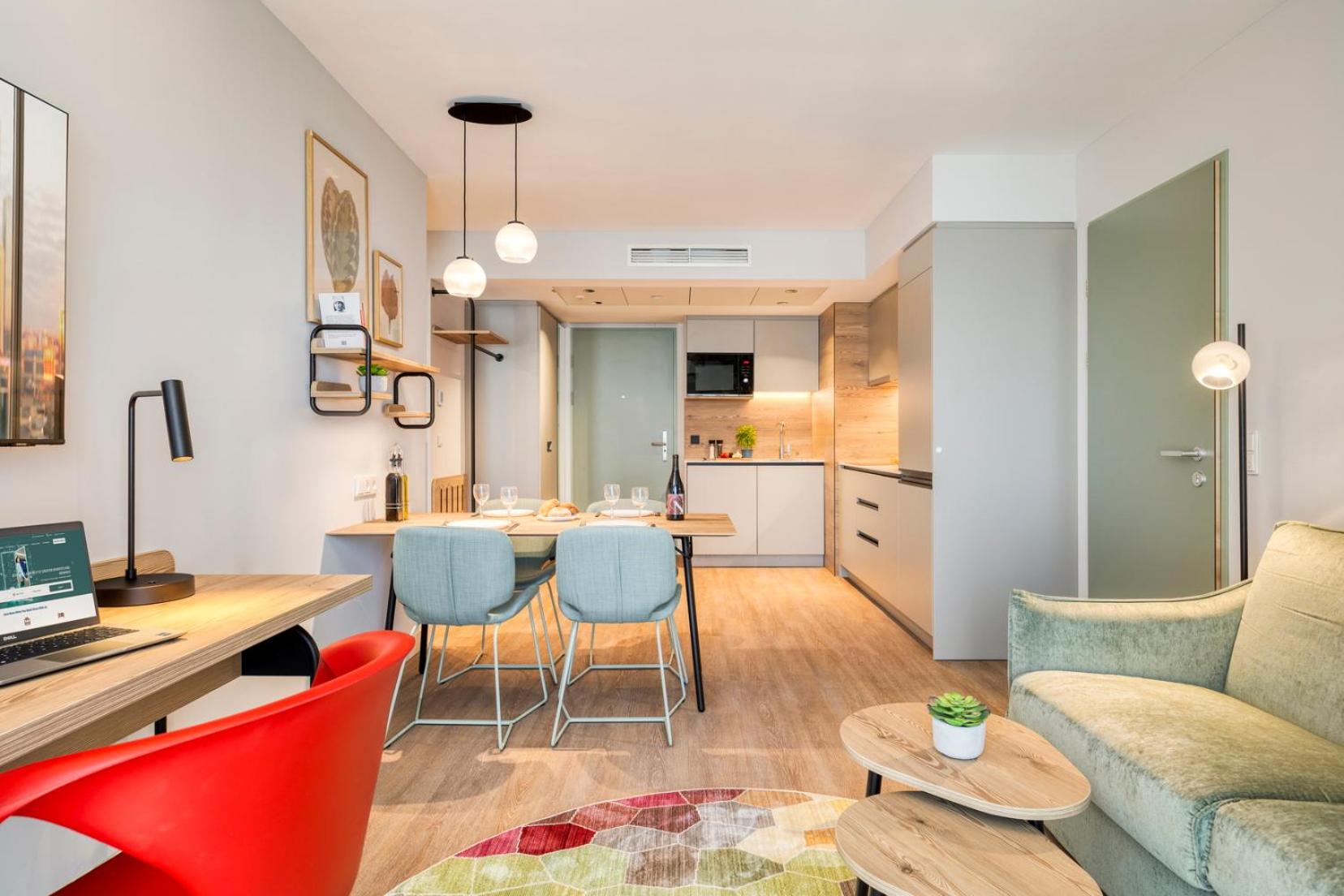 One-Bedroom Apartment and One Classic Room Connected photo 2
