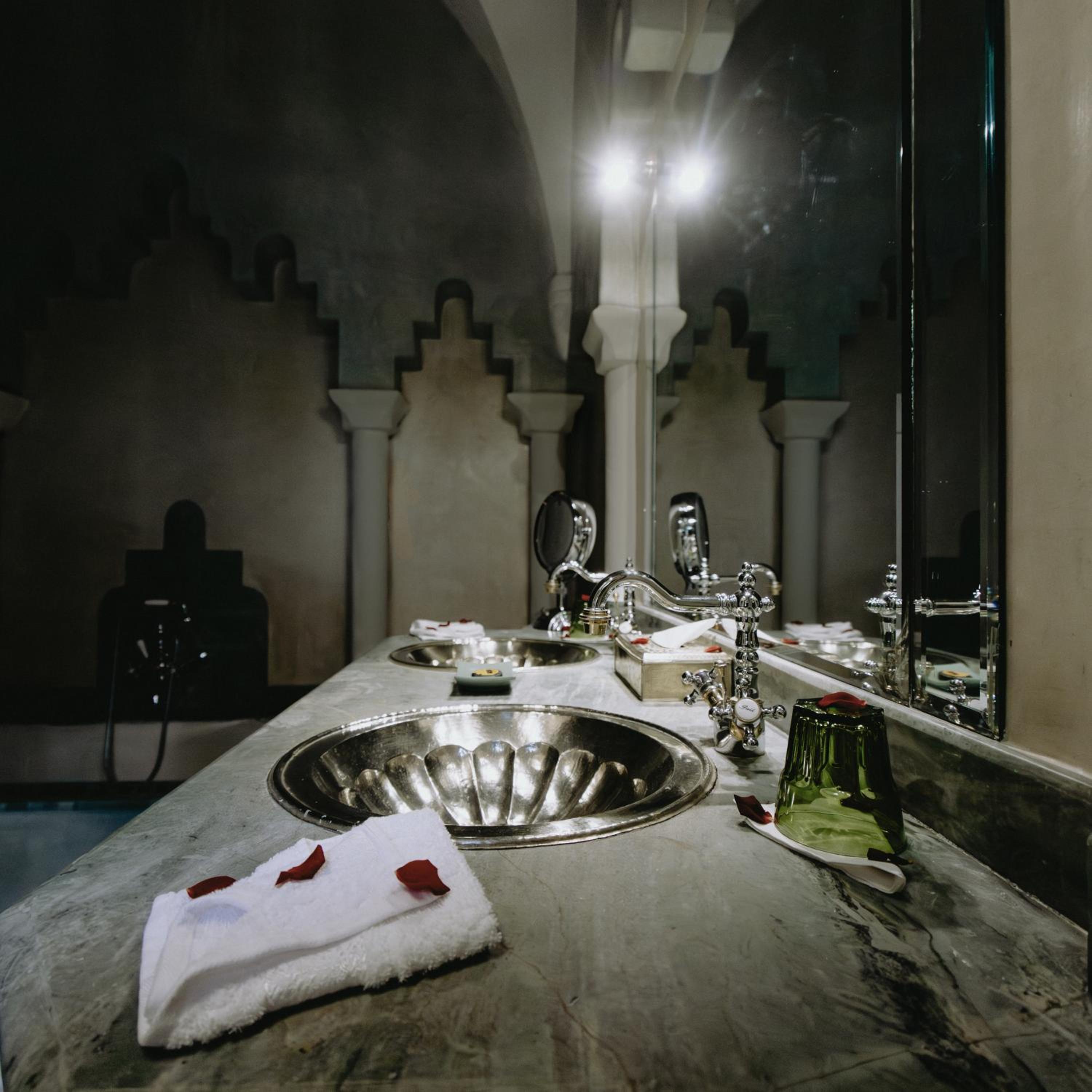 Suite - Photo 9