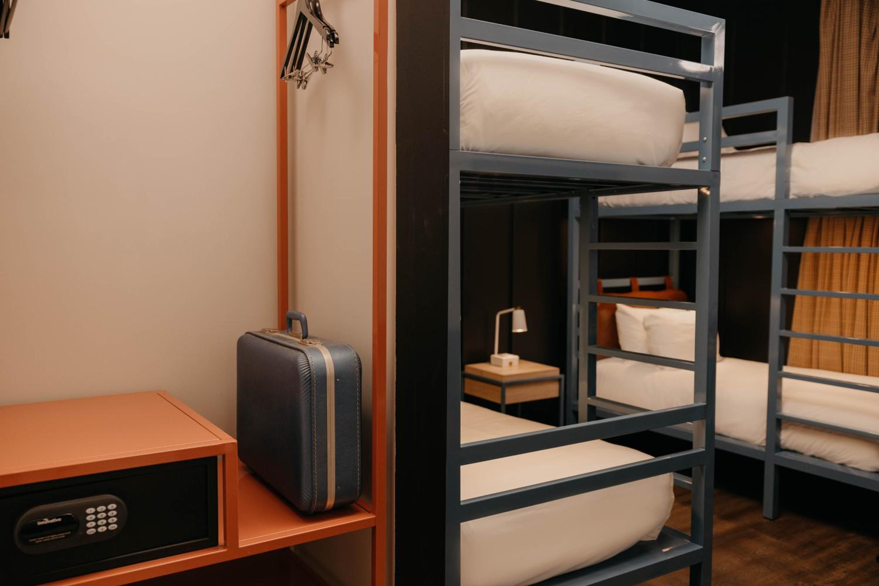 Two Twin Bunk Beds Room