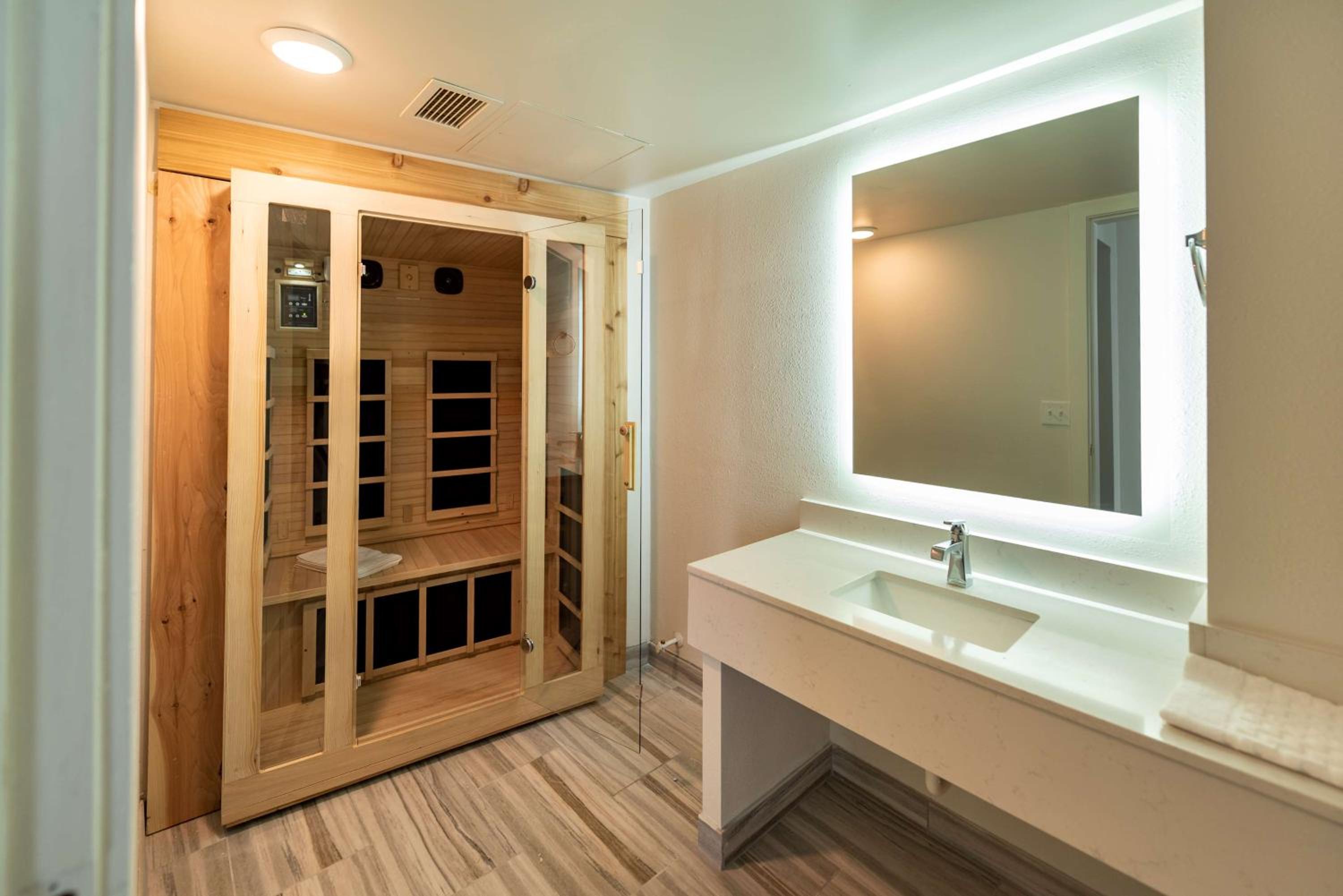 King Suite with Kitchenette - Photo 2