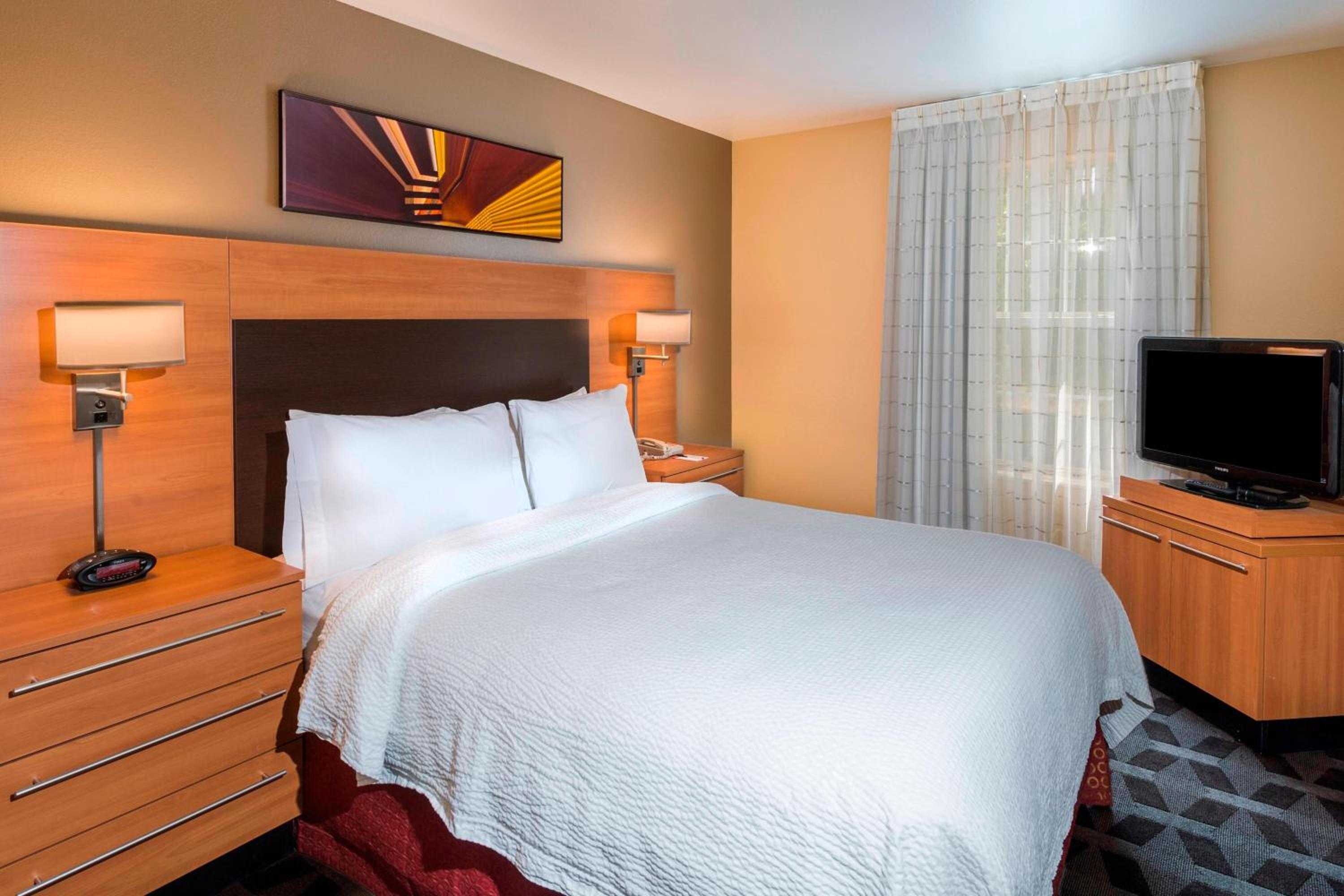 Two-Bedroom Queen Suite with Sofa Bed - Photo 2