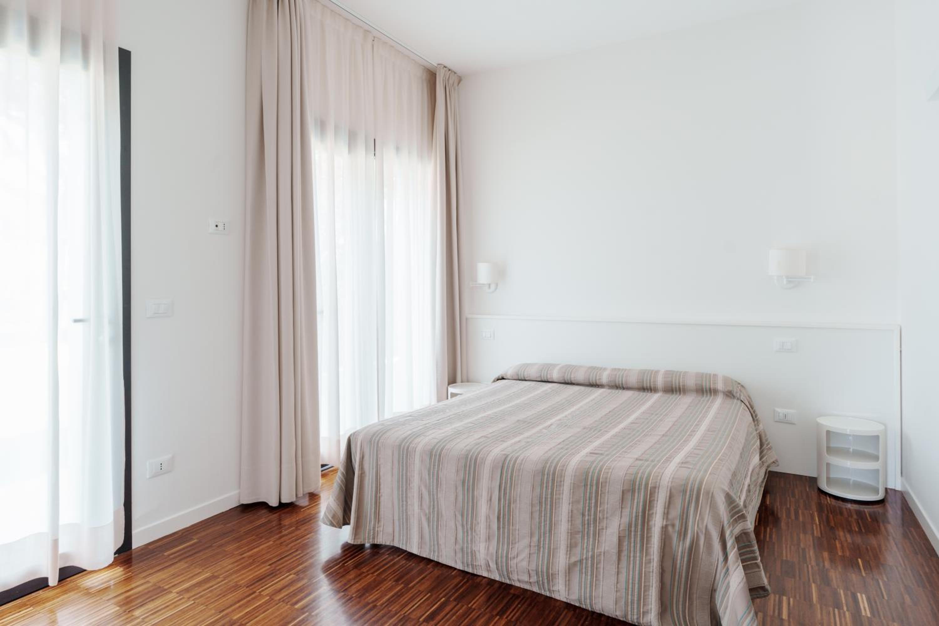 One-Bedroom Apartment (4 Adults) - Photo 5