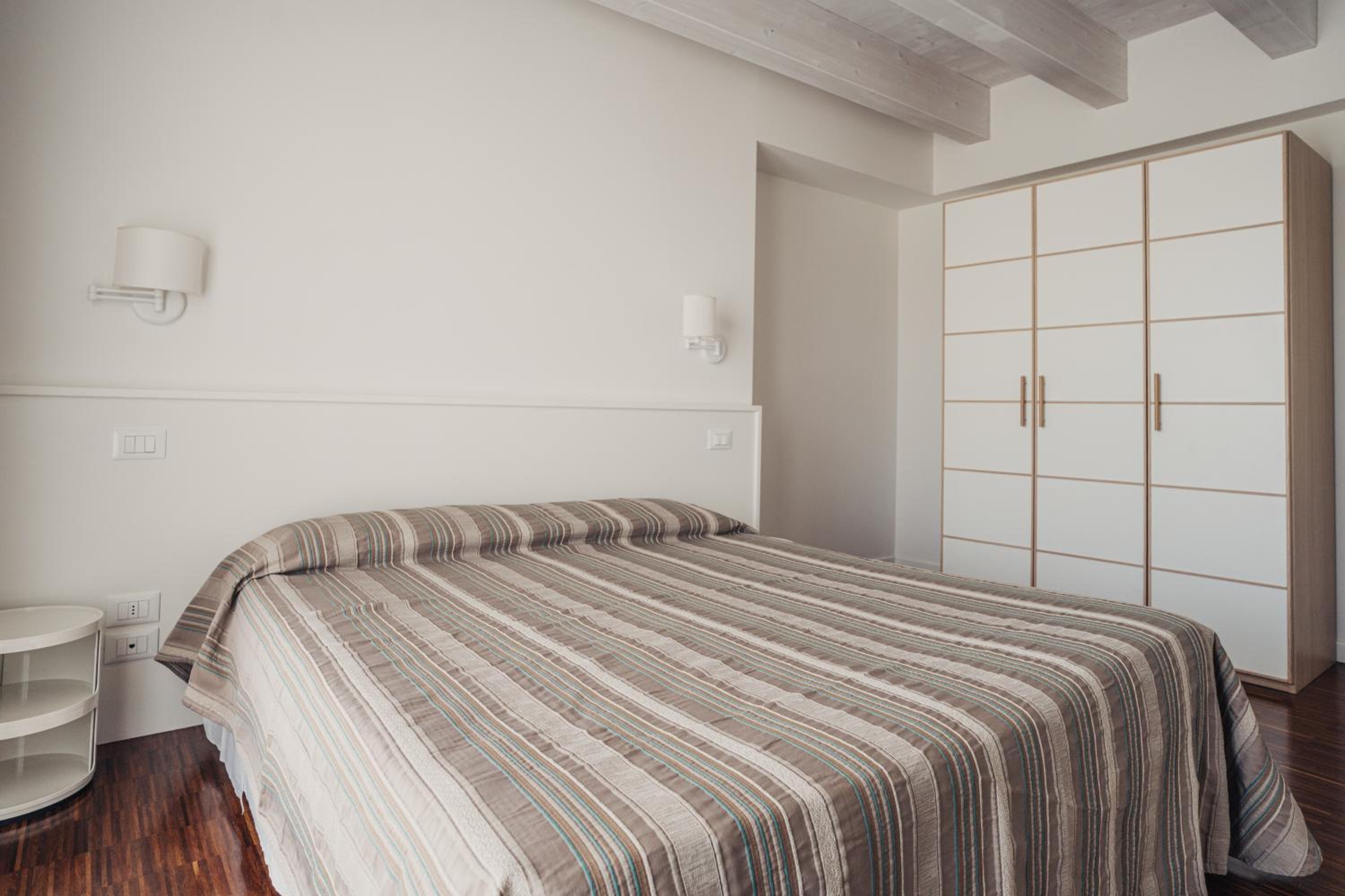Two-Bedroom Apartment (6 Adults) - Photo 1