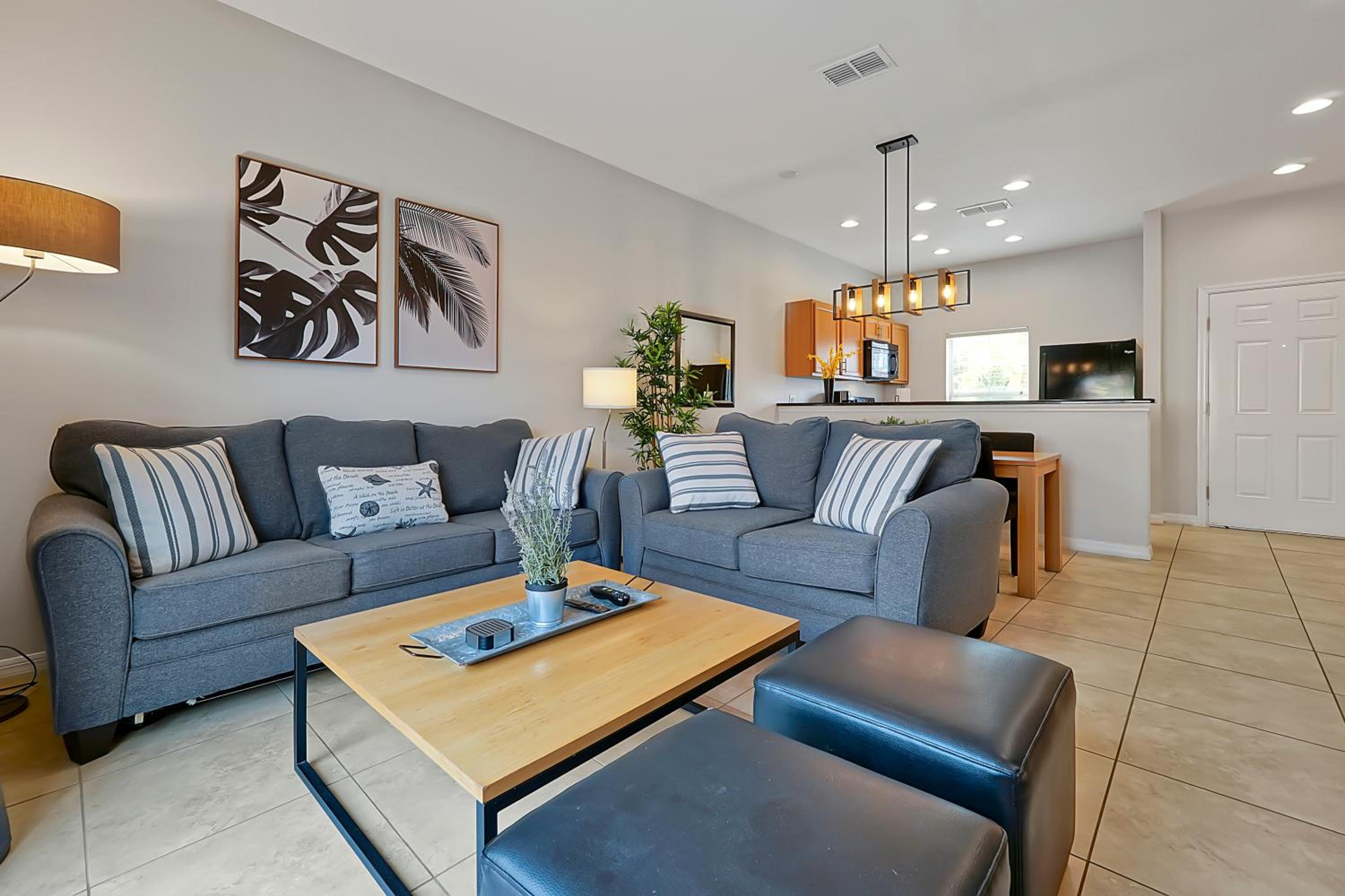 Three-Bedroom Townhouse with Private Hot Tub (6 Adults + 2 Children)