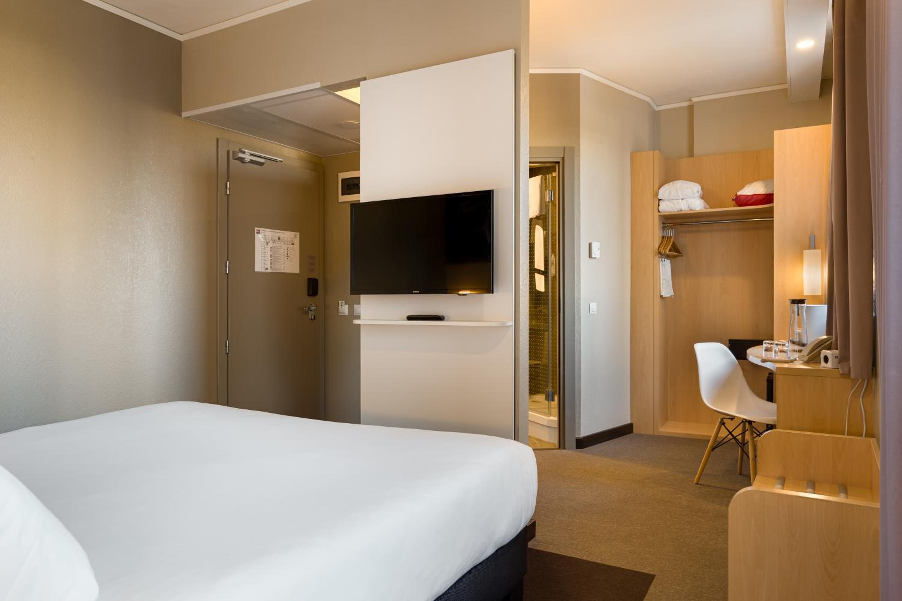 Premium Double Room - Photo 19