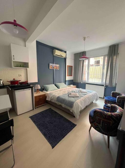One-Bedroom Apartment photo 1
