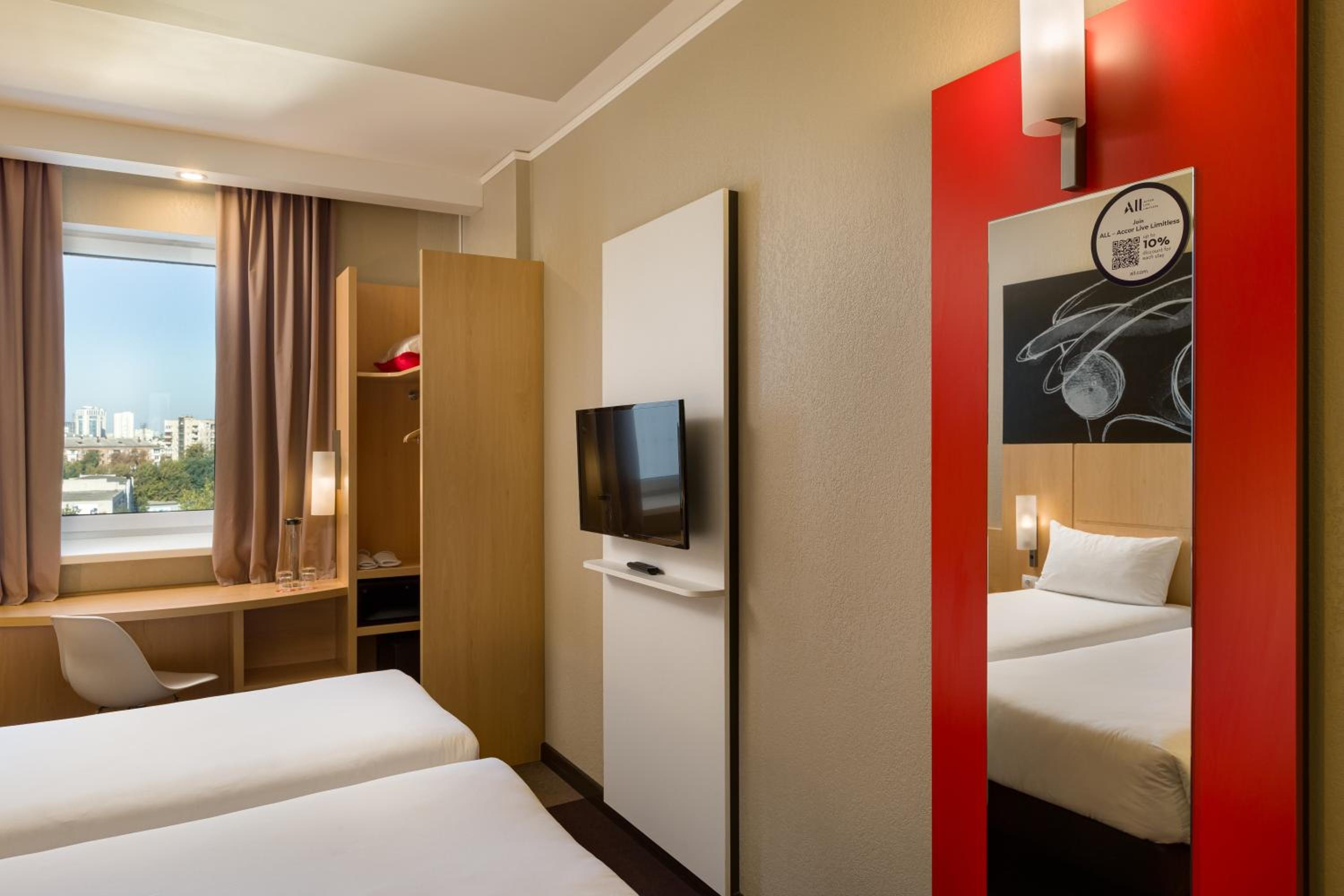 Standard Twin Room - Photo 7