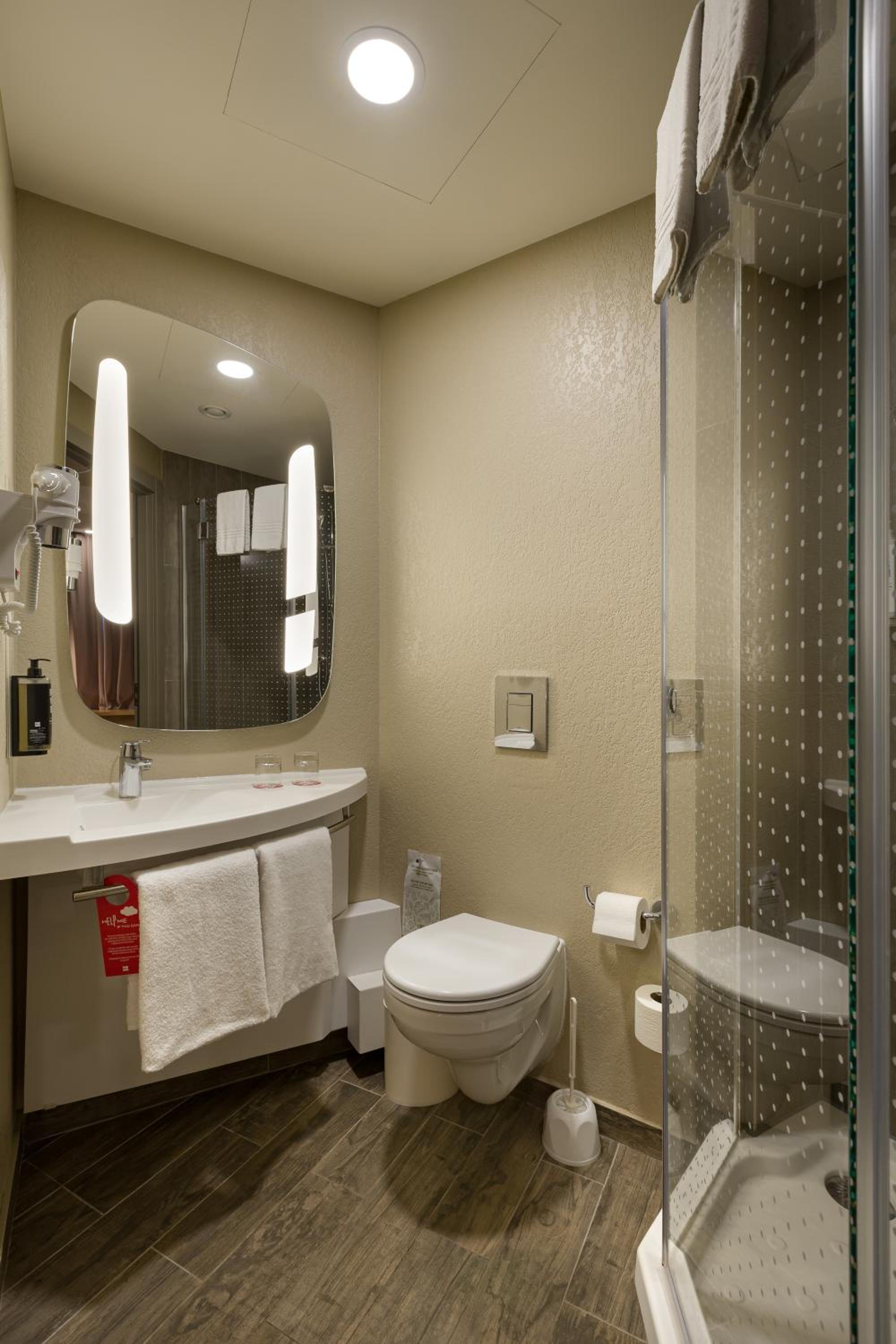 Standard Double Room - Photo 11
