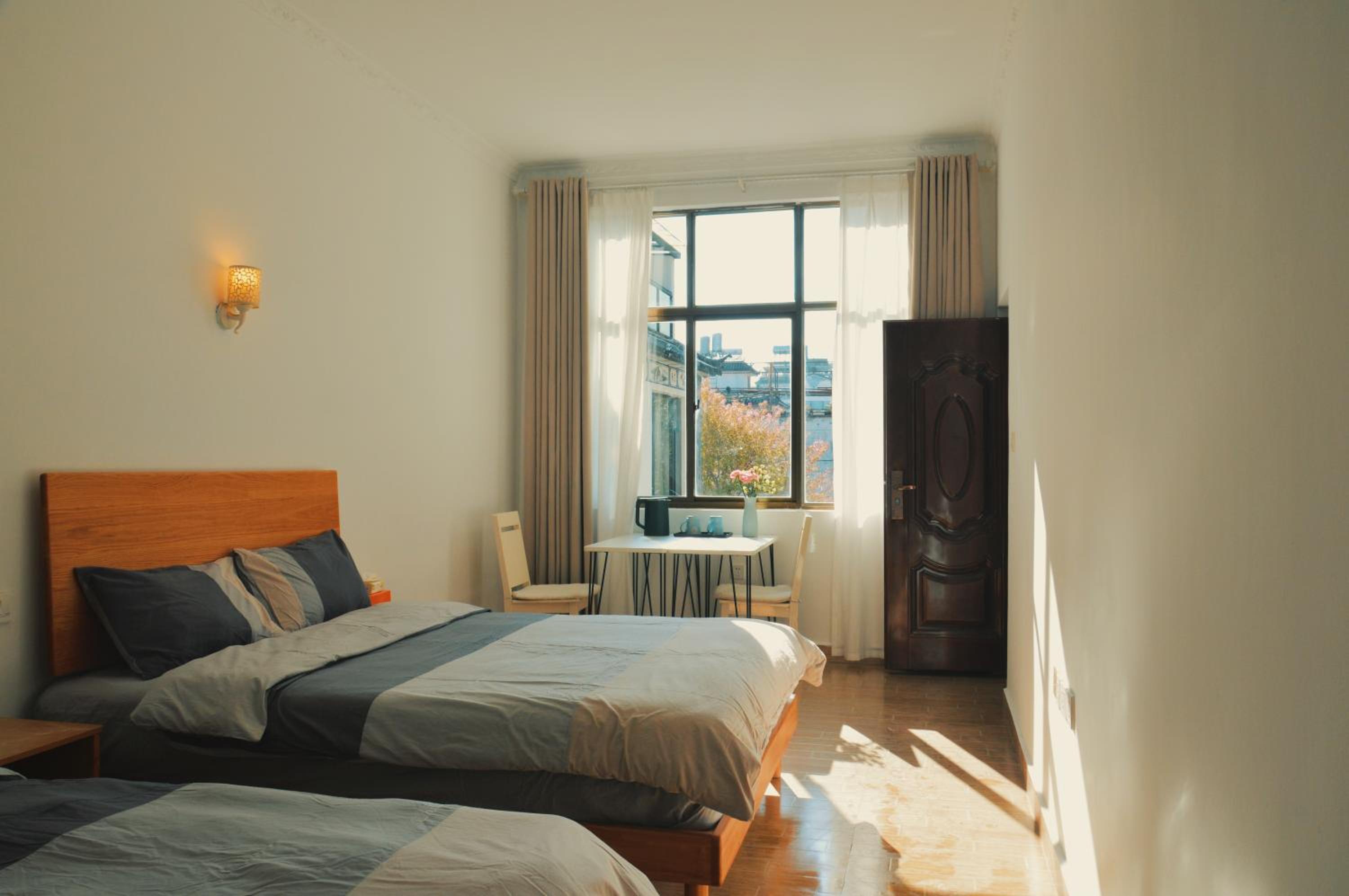 Queen Room with Two Queen Beds photo 1