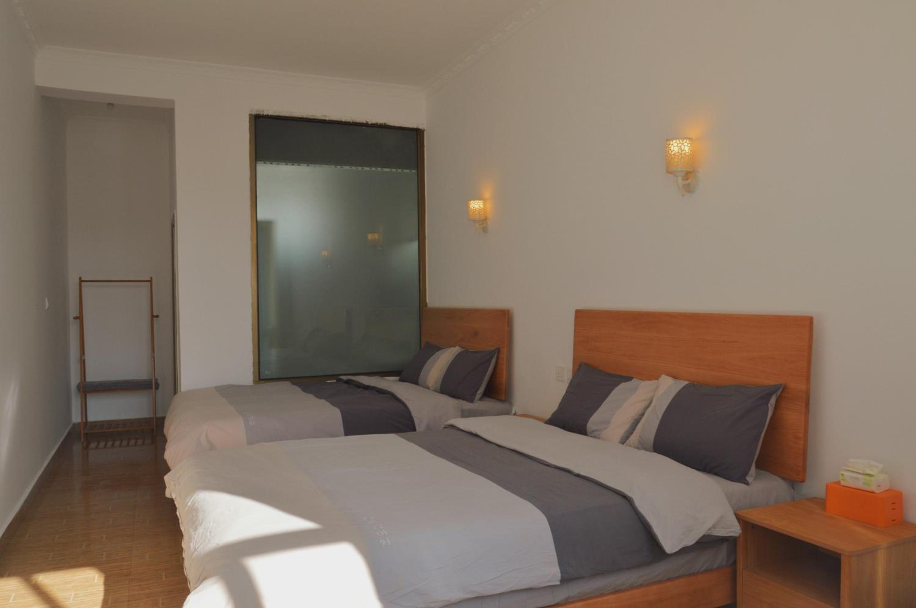 Queen Room with Two Queen Beds photo 3