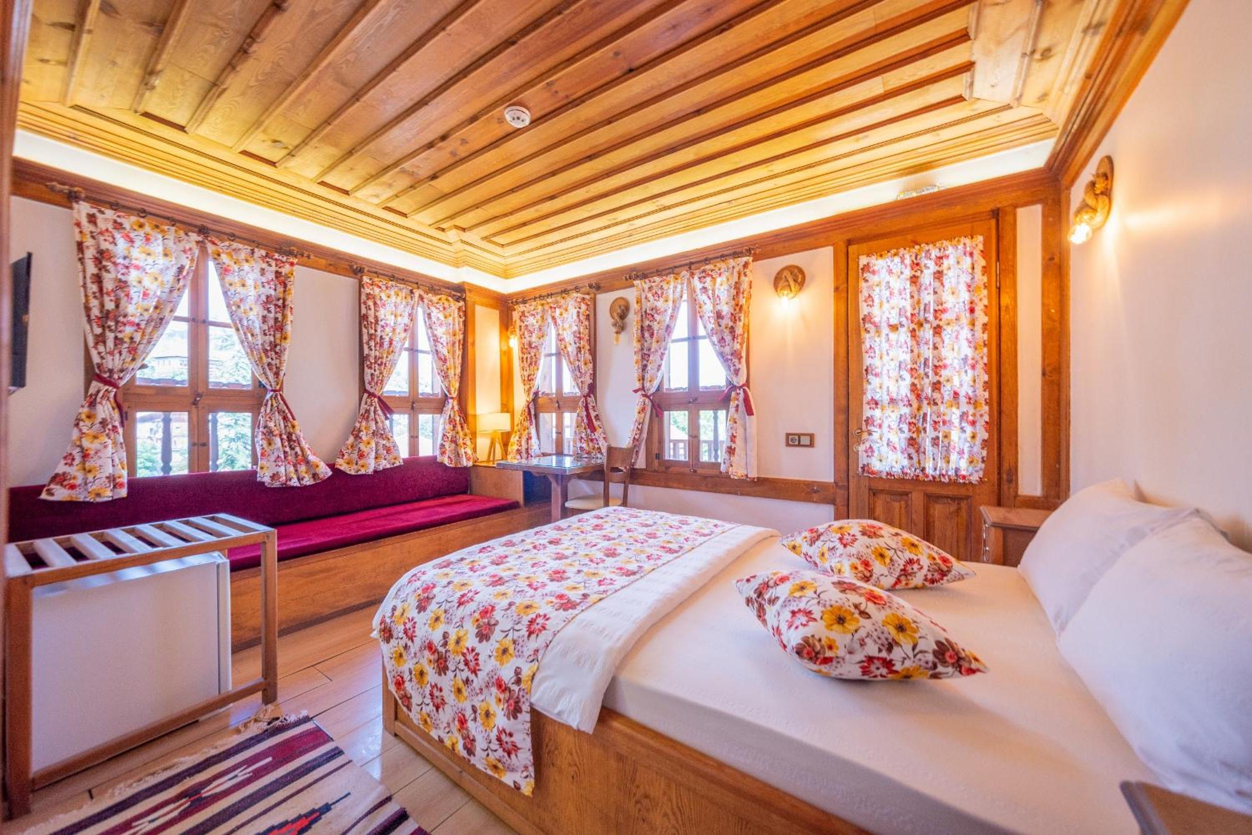 Deluxe Double Room - Photo 1