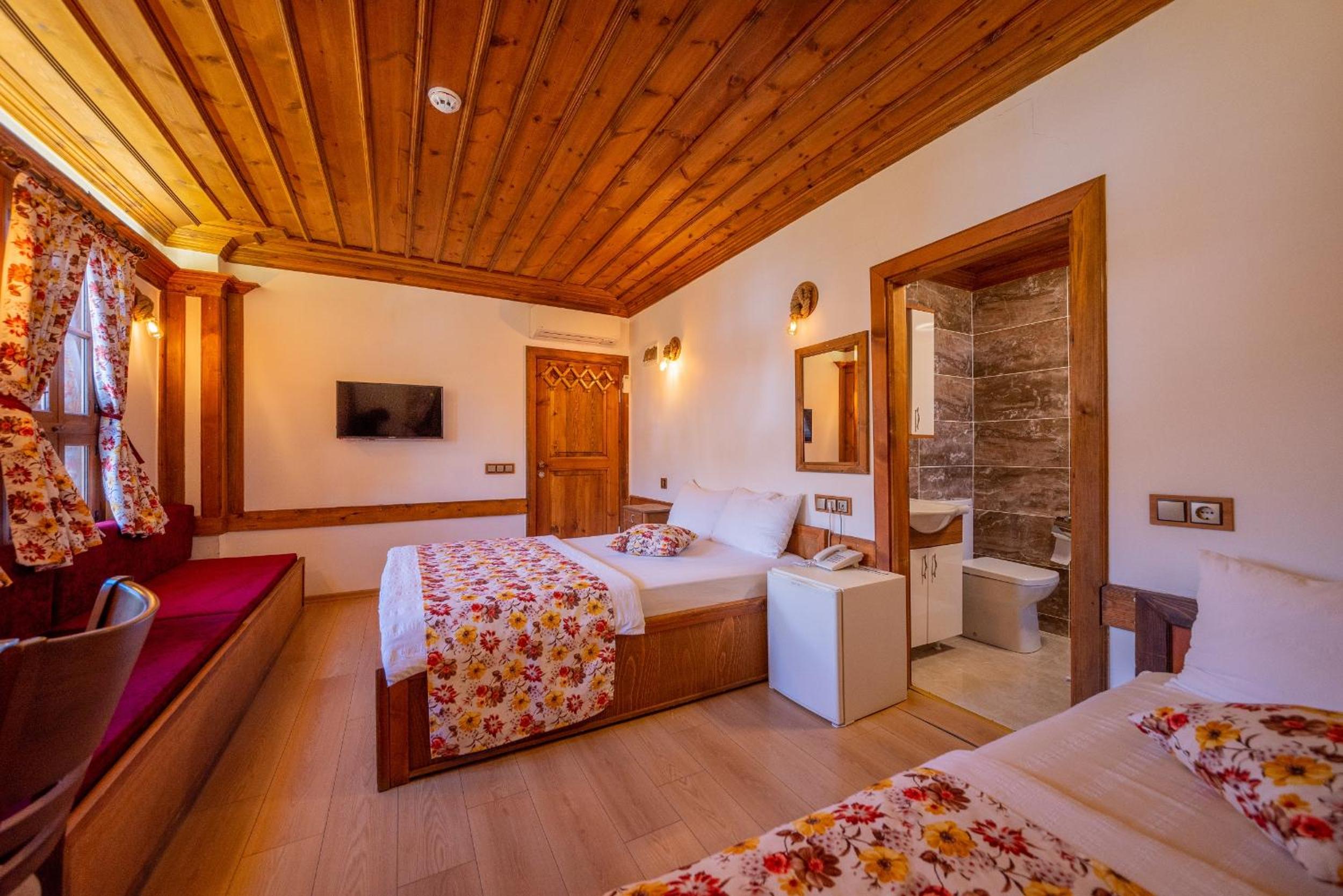 Deluxe Double Room - Photo 7