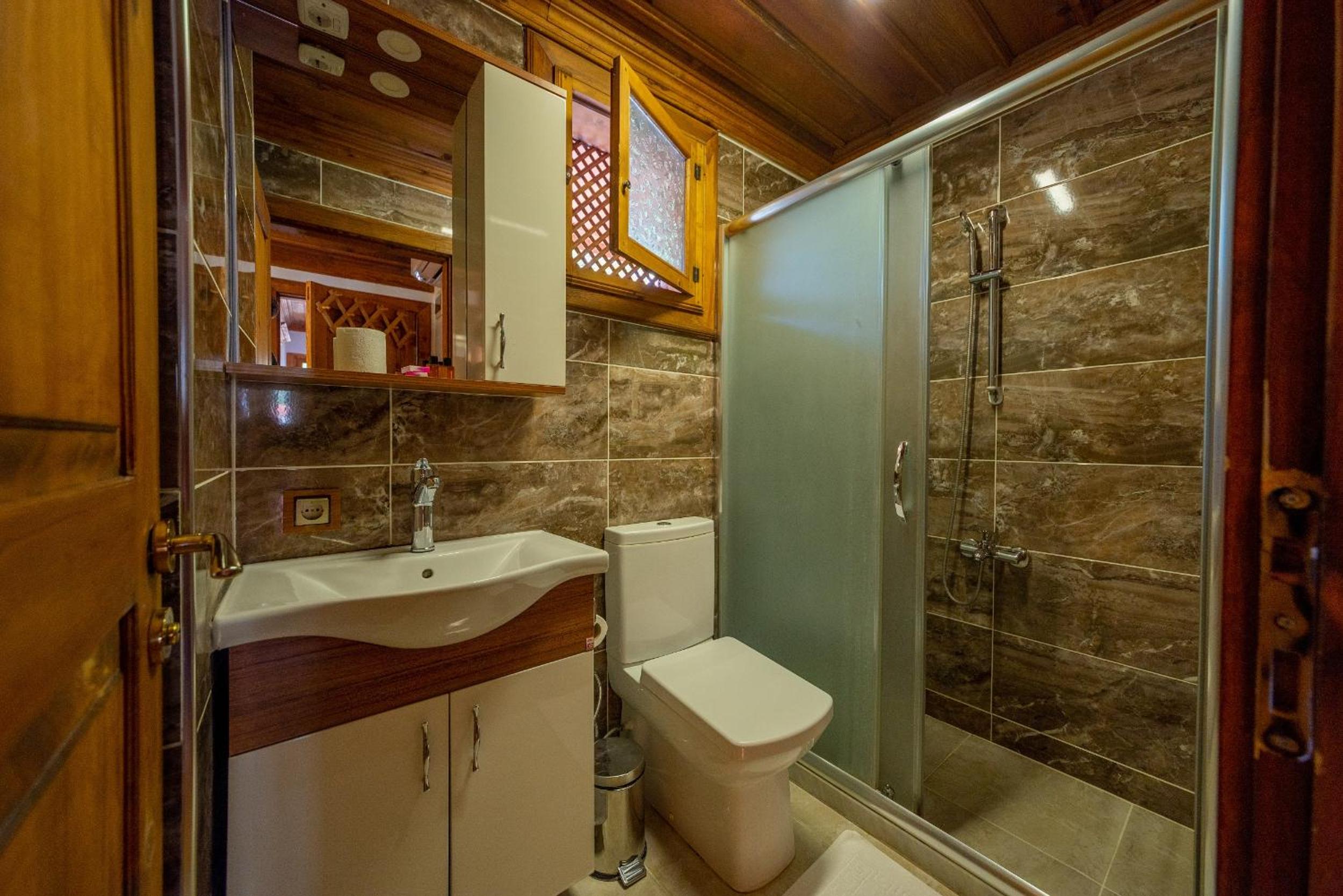 Deluxe Double Room - Photo 16