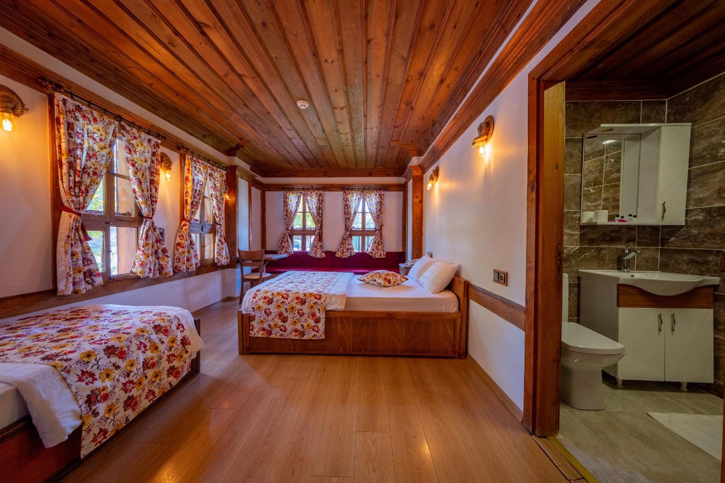 Deluxe Double Room - Photo 14