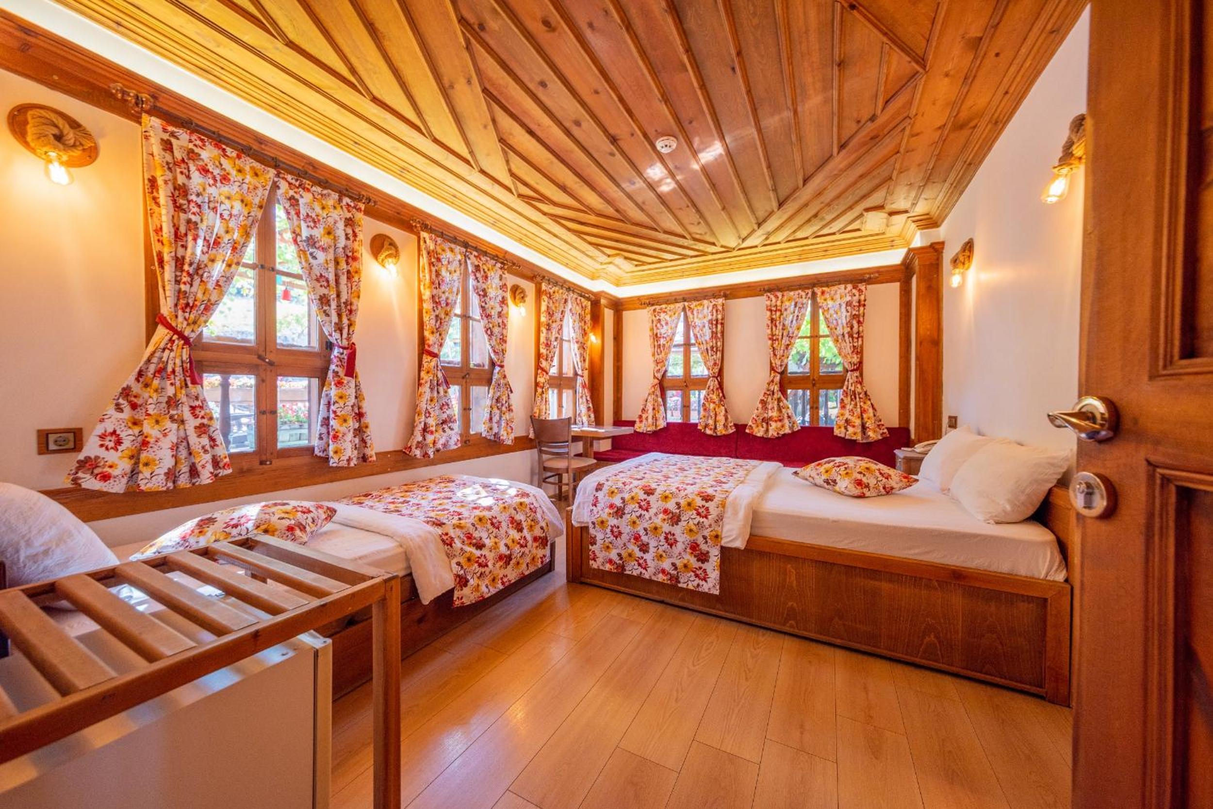 Deluxe Double Room - Photo 11
