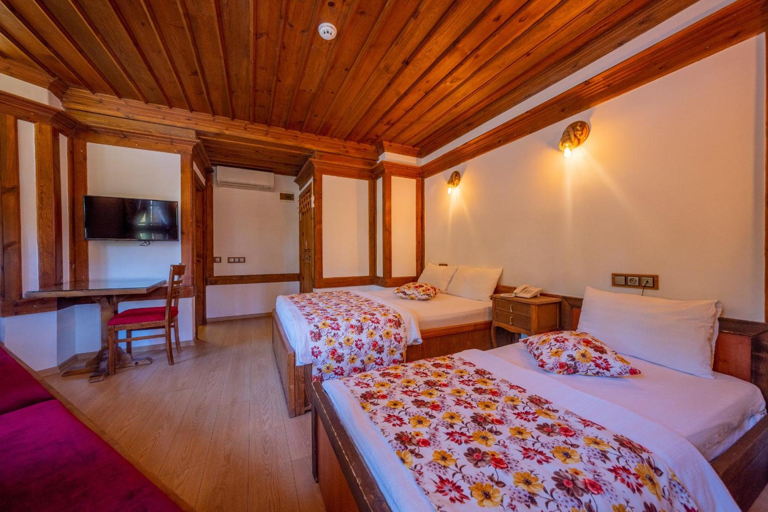 Deluxe Double Room - Photo 10