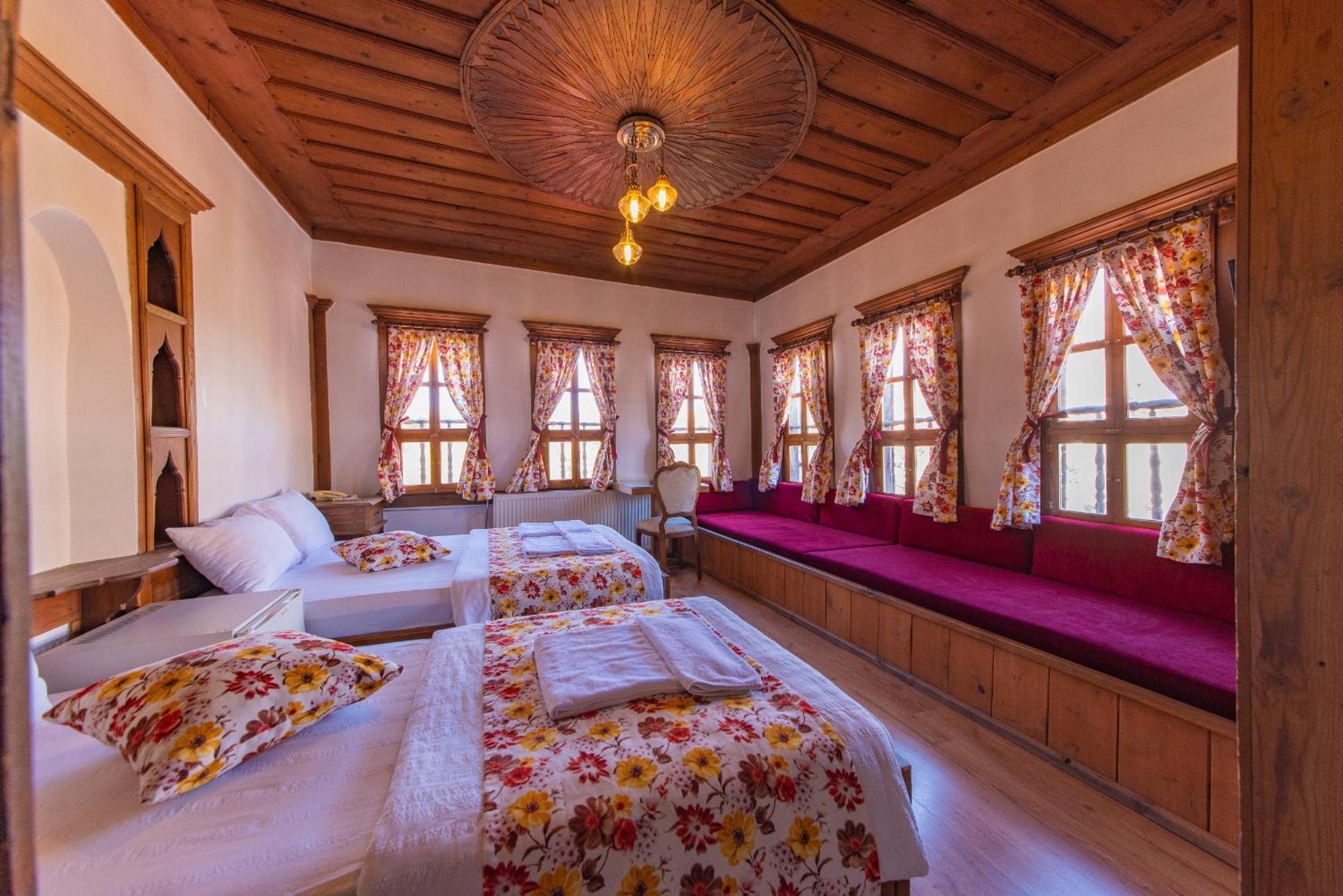 Deluxe Double Room - Photo 9