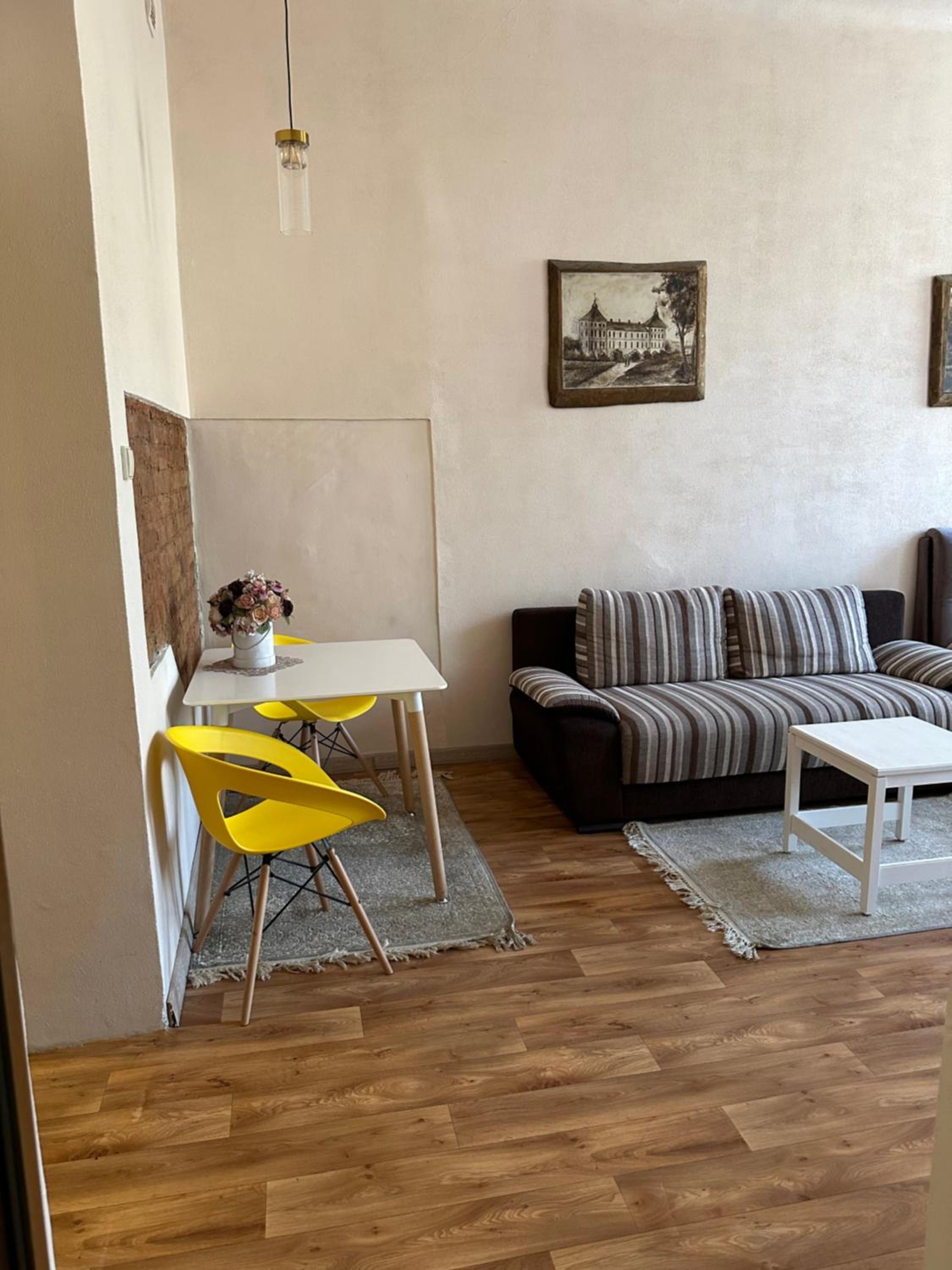 Apartment with a small Kitchen - Photo 3