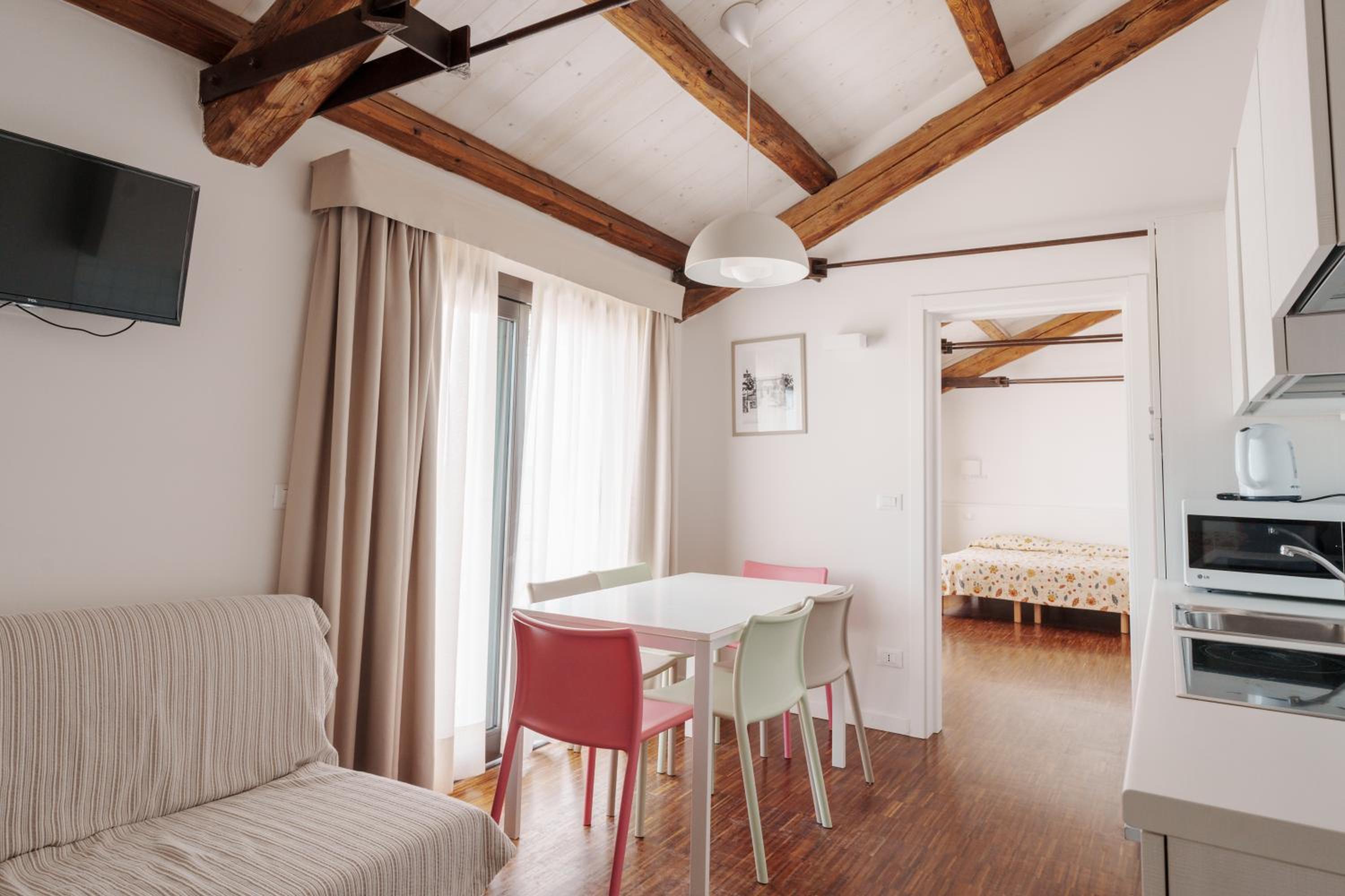 Two-Bedroom Apartment (6 Adults) - Photo 5