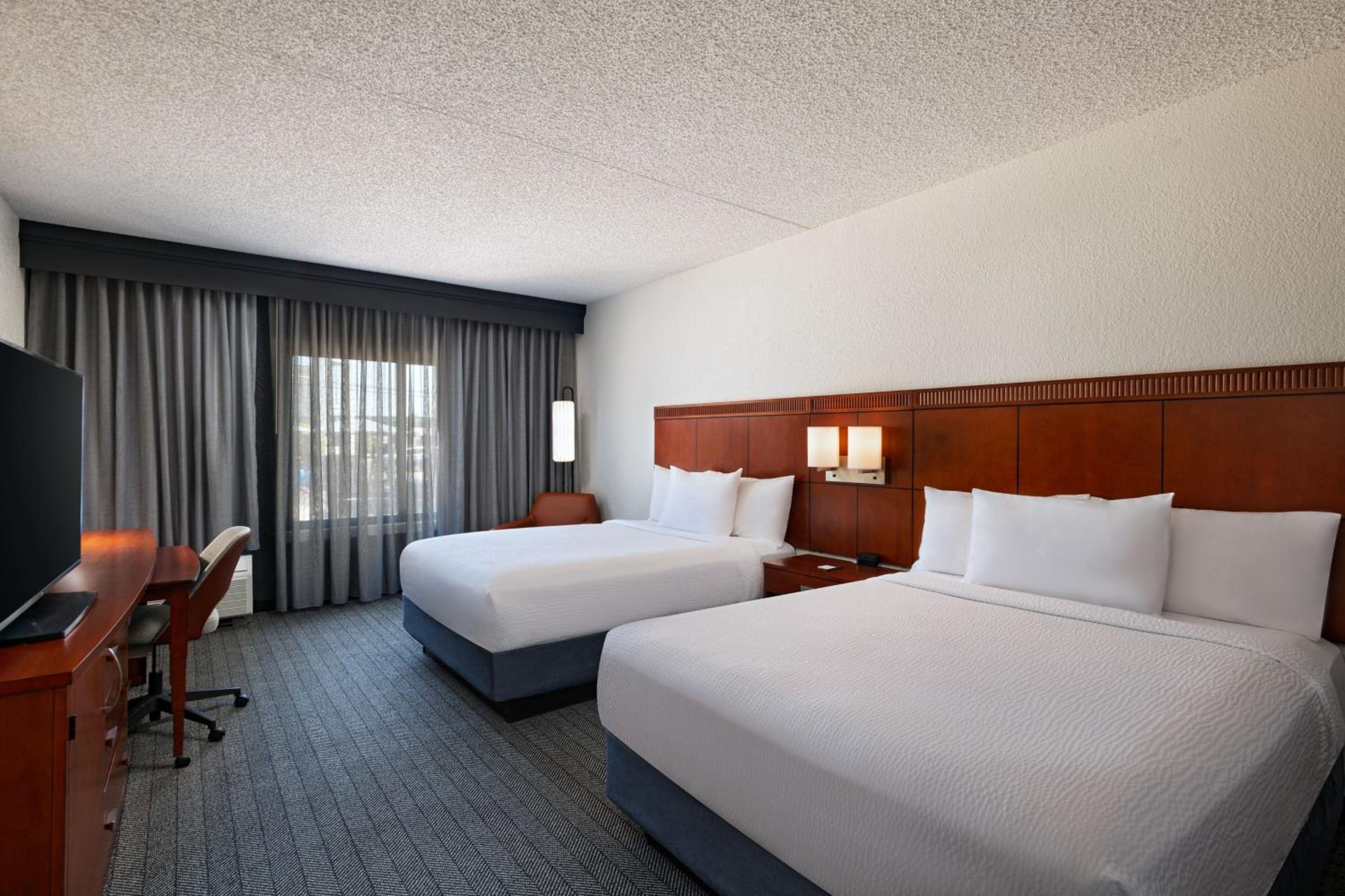 Queen Room with Two Queen Beds - Photo 1