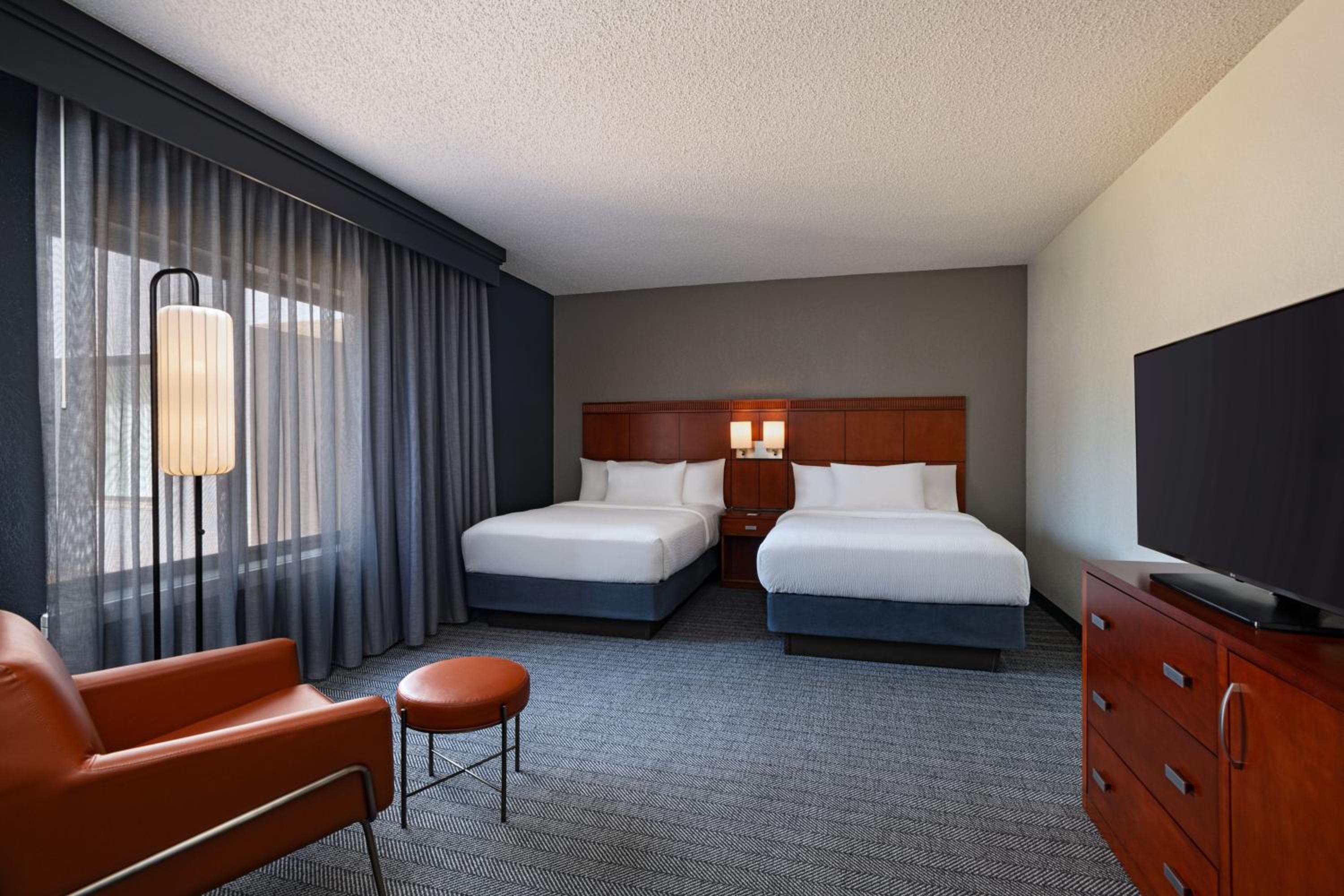 One-Bedroom Suite with Two Double Beds and Sofa Bed - Photo 1